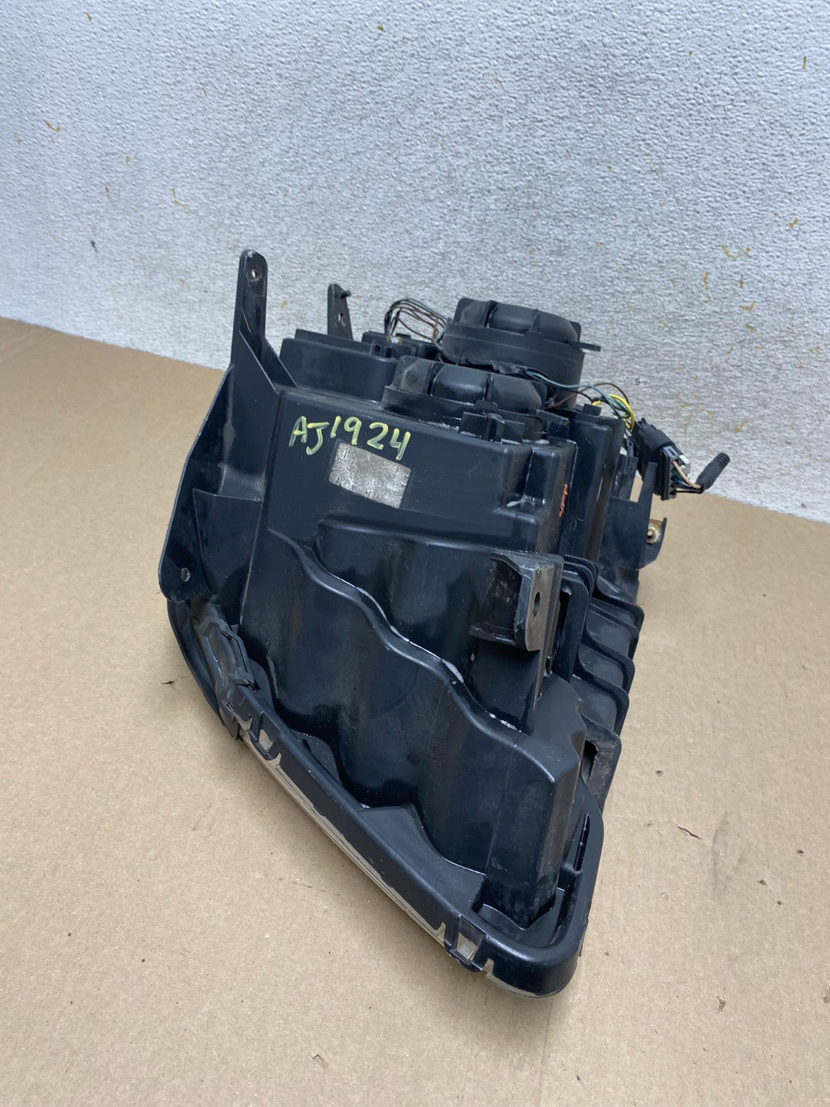 2010 to 2015 GMC Terrain Halogen Passenger Right Rh Side Headlight AJ1924 DW8