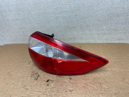 2013 to 2016 Ford C-Max Right Passenger RH Side Tail light z3671 DG1