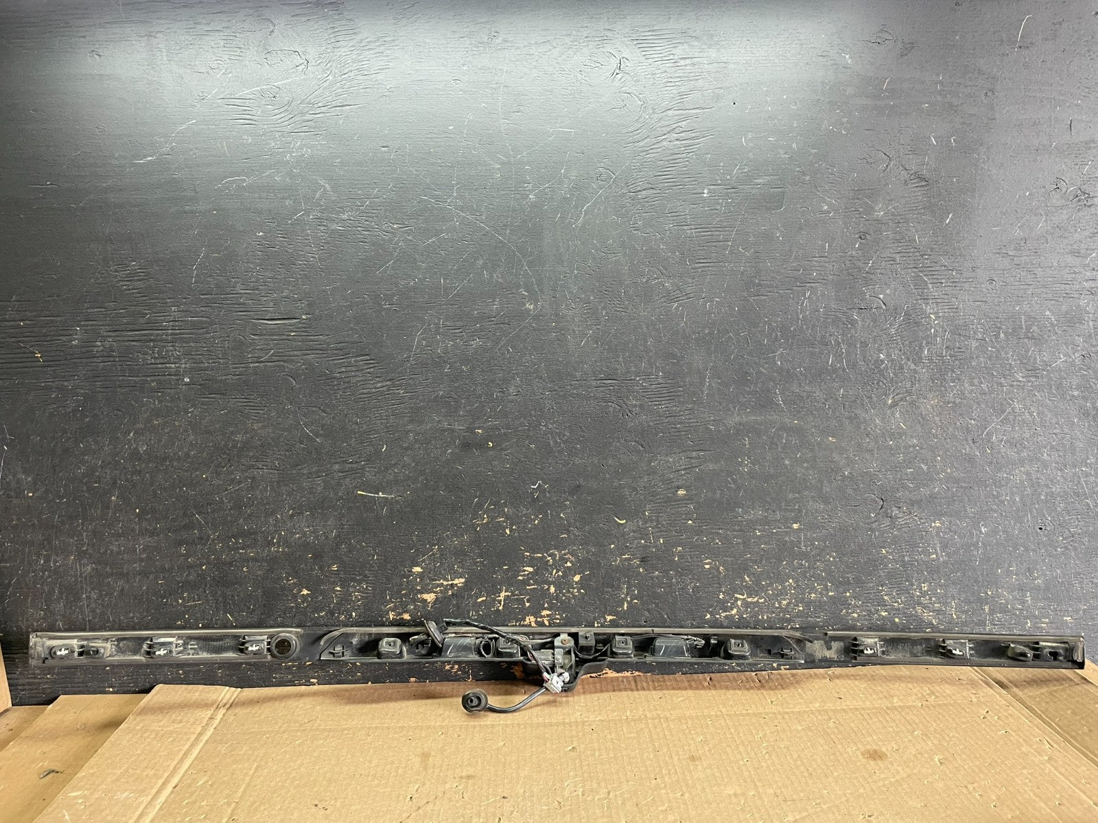 2016 - 2019 Ford Explorer Interceptor Rear Tailgate Molding W/ Camera AB3091 DG4