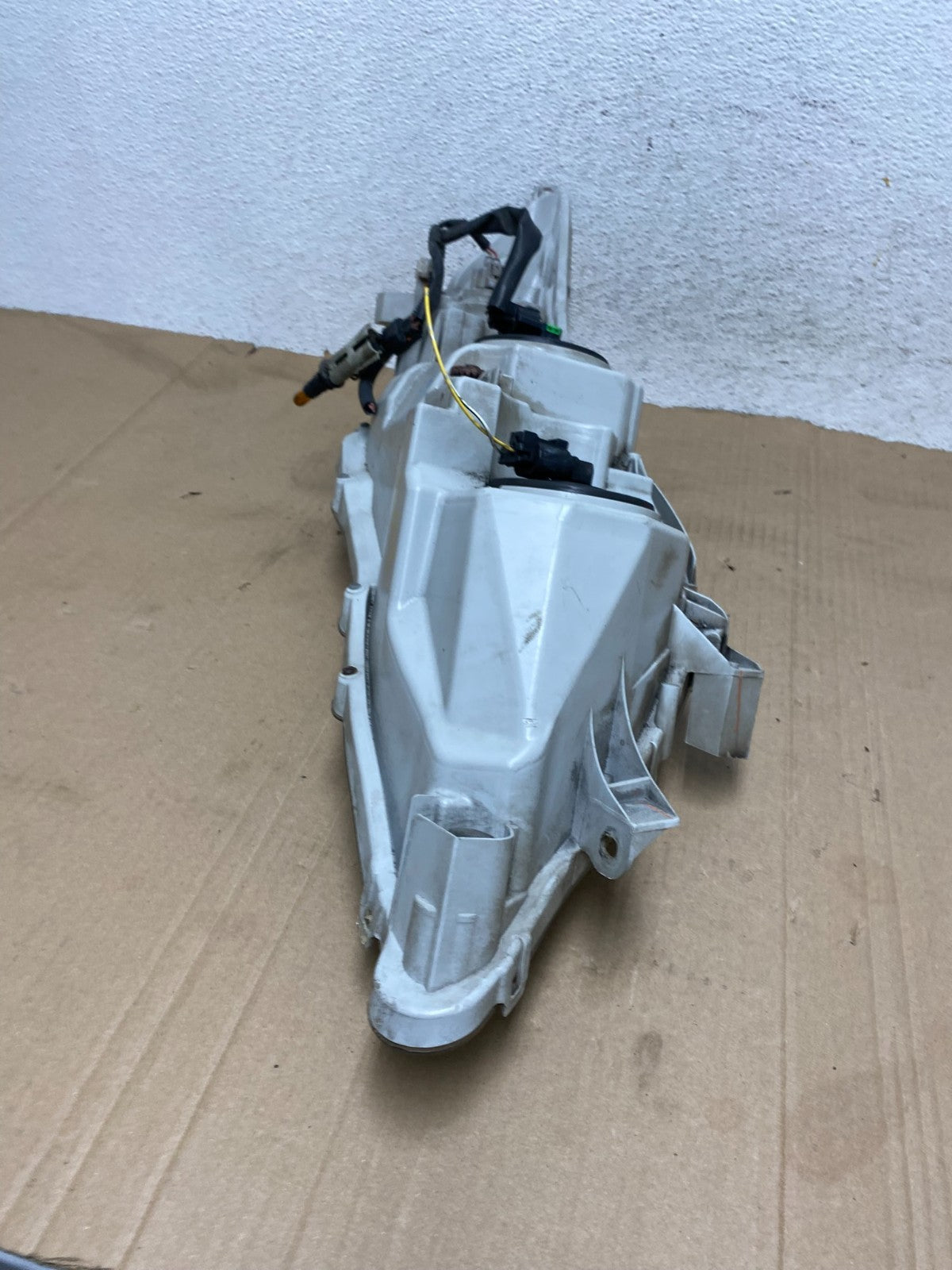 2010 - 2011 Toyota Camry Left Driver LH Halogen Headlight AE9098 DW7