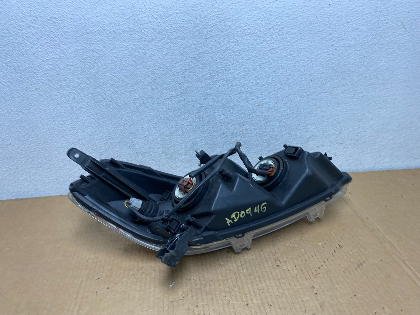 2009 to 2014 Toyota Matrix Left Driver LH Side Halogen Headlight AD0946 DW7