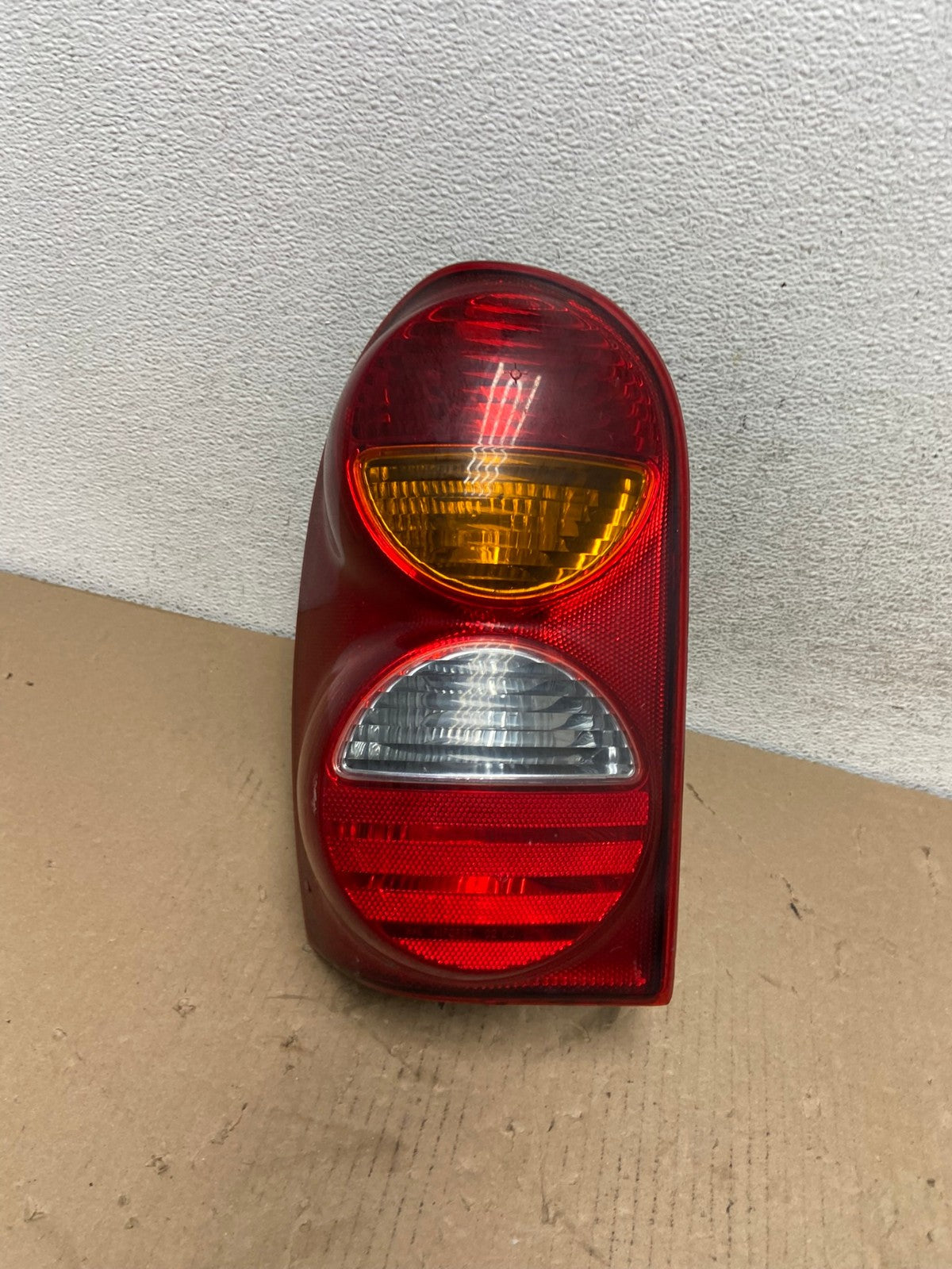 2002 2003 2004 Jeep Liberty Left Driver LH Side Tail Light AF3133 LK0