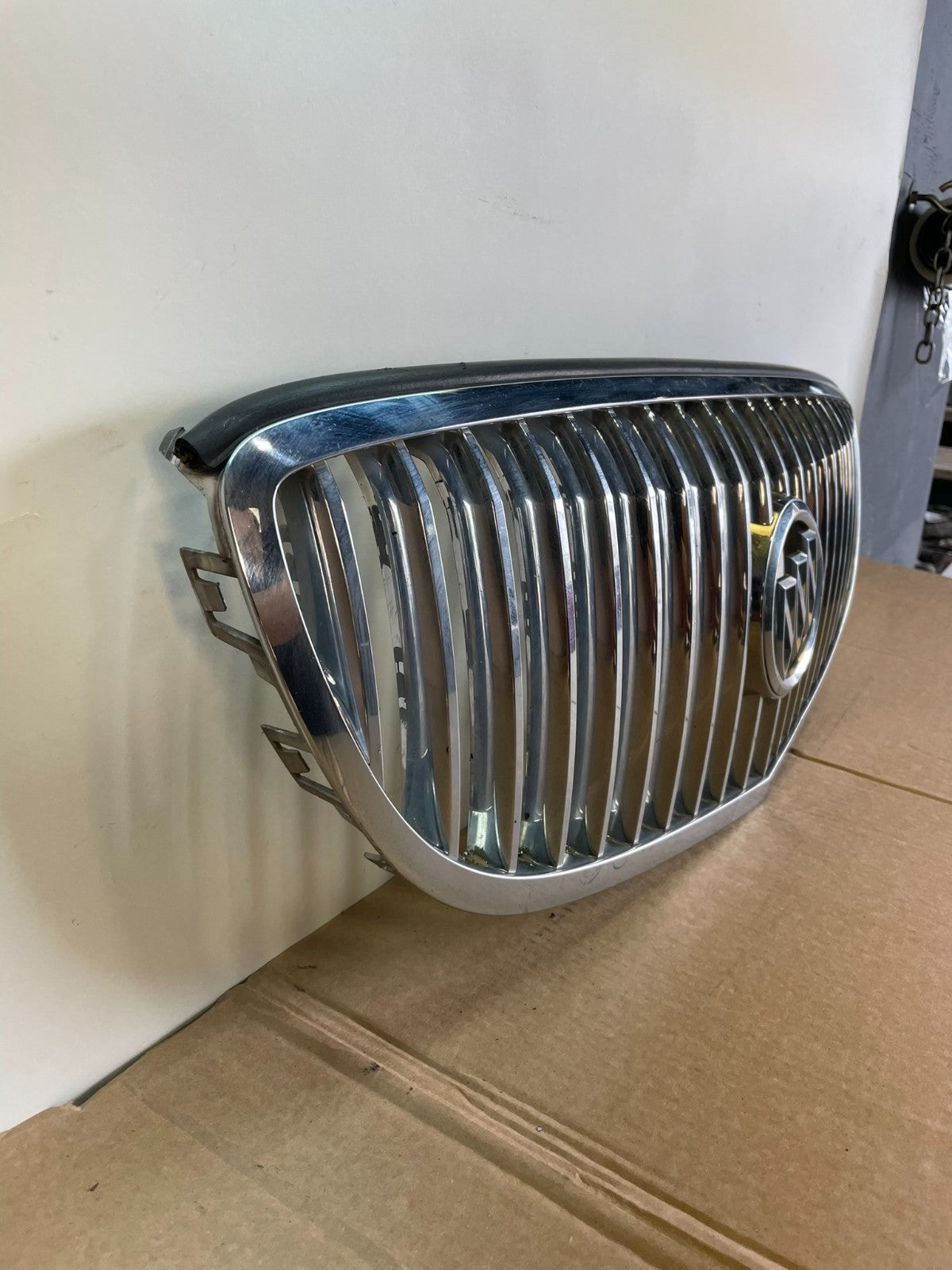 2008 to 2009 Buick LaCrosse White Front Grill Grille 15889923 AH6061 PS2