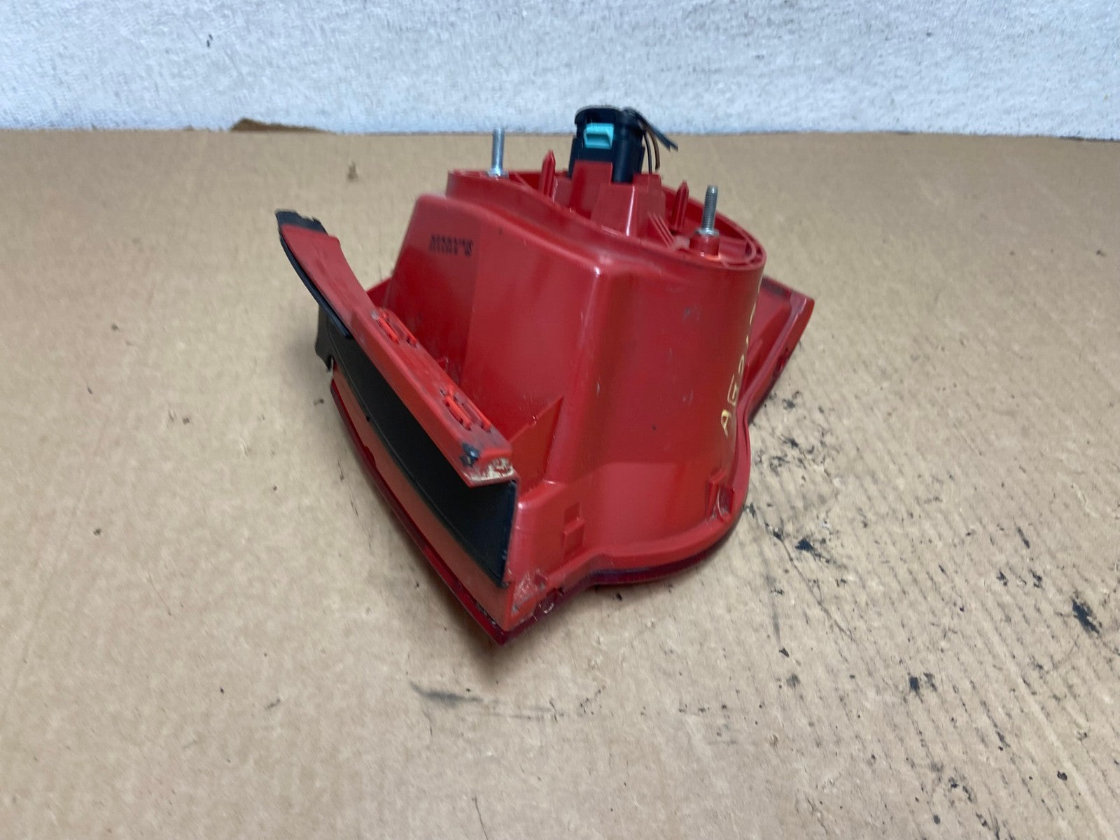 2006 to 2010 Volkswagen Passat Sedan Left Driver Side Tail Light AG2139 LK5