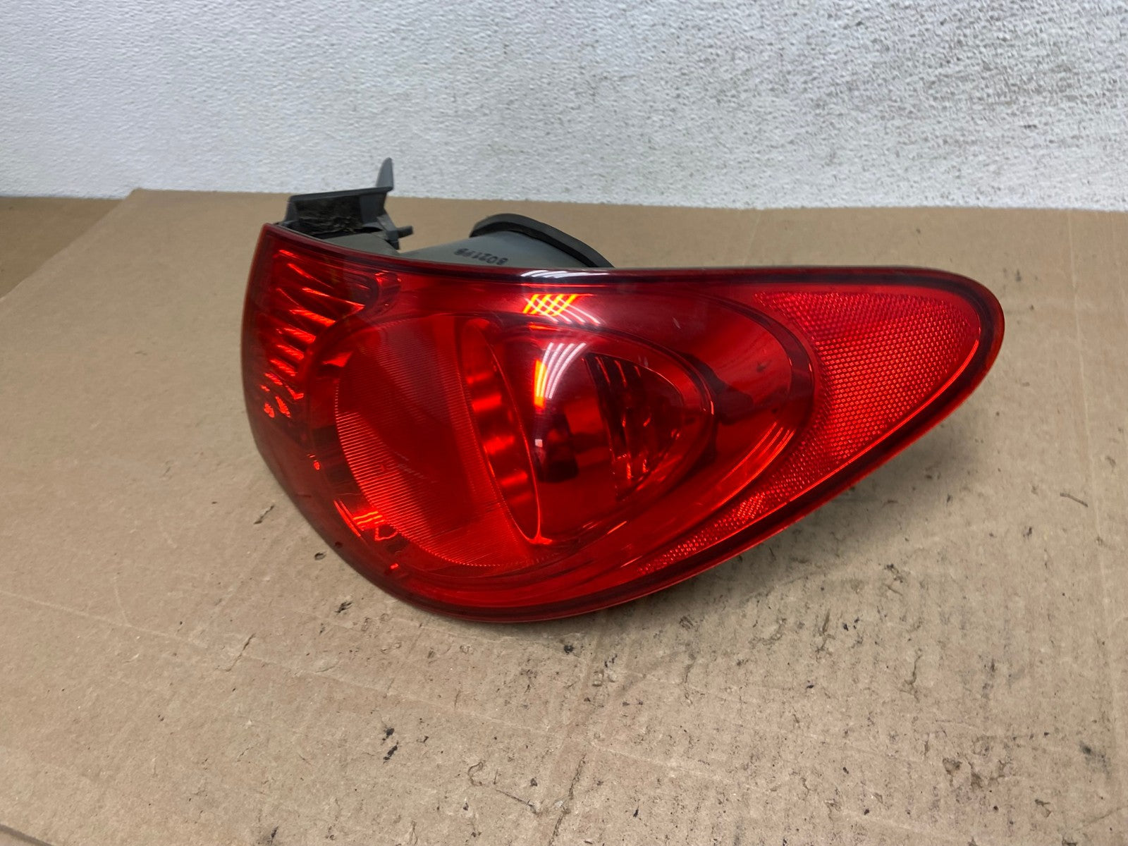 2007 to 2010 Hyundai Elantra Sedan Right Passenger Side Tail Light AE6556 LK1