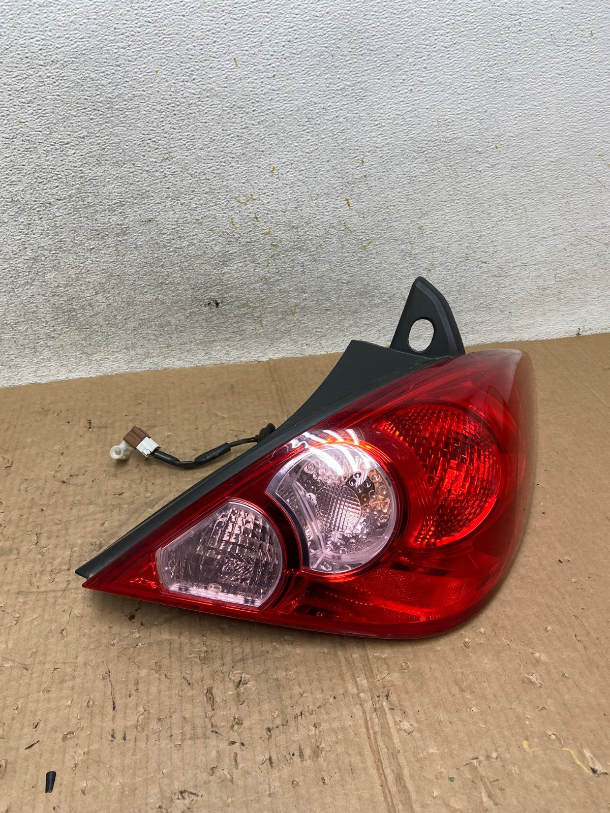 2007 - 2012 Nissan Versa Hatchback Right Passenger Side Tail Light AI5491 LK0