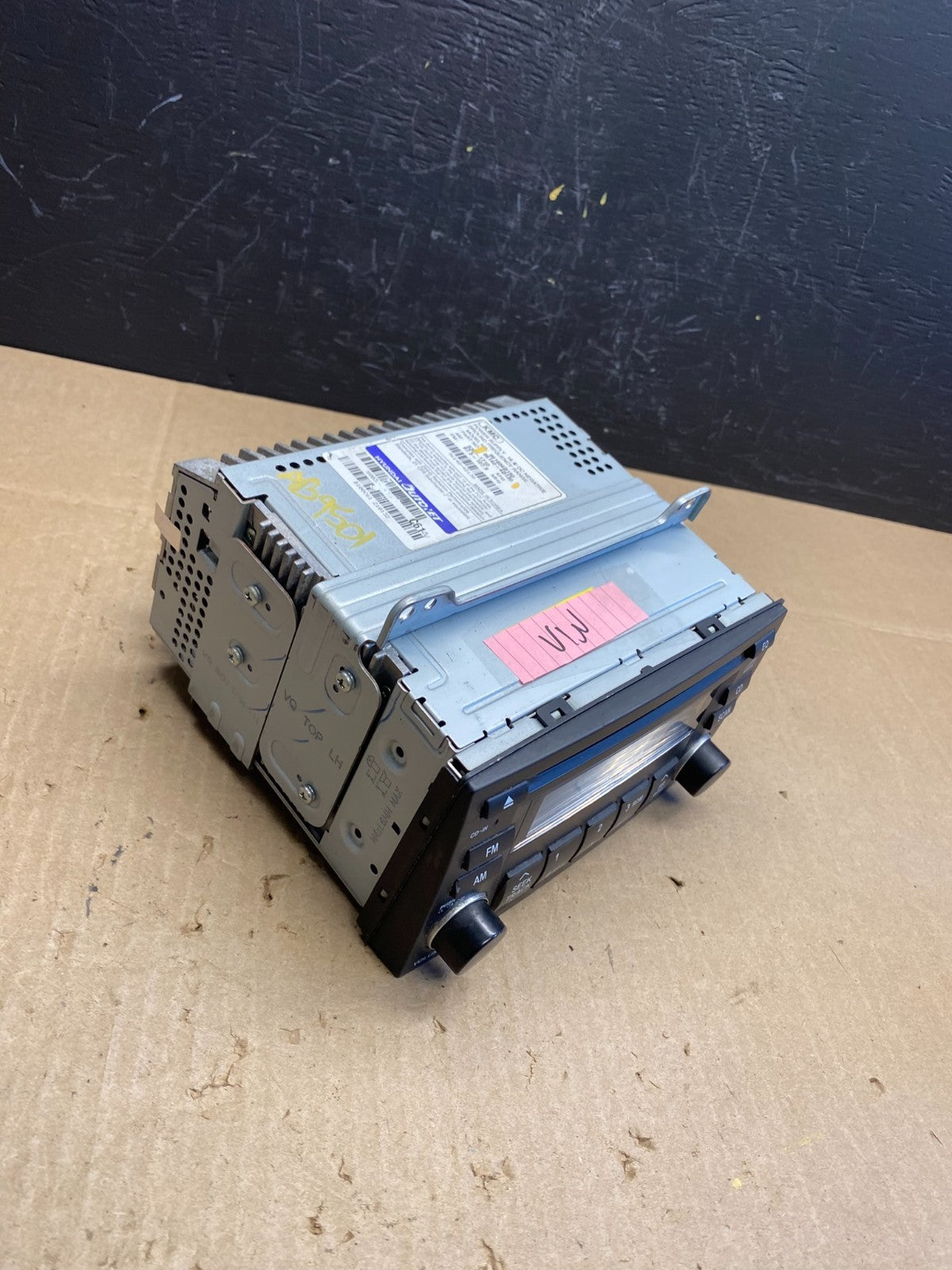 2007 - 2009 Kia Sedona Entourage Radio Stereo Receiver AM FM CD Player AB9501 DG1