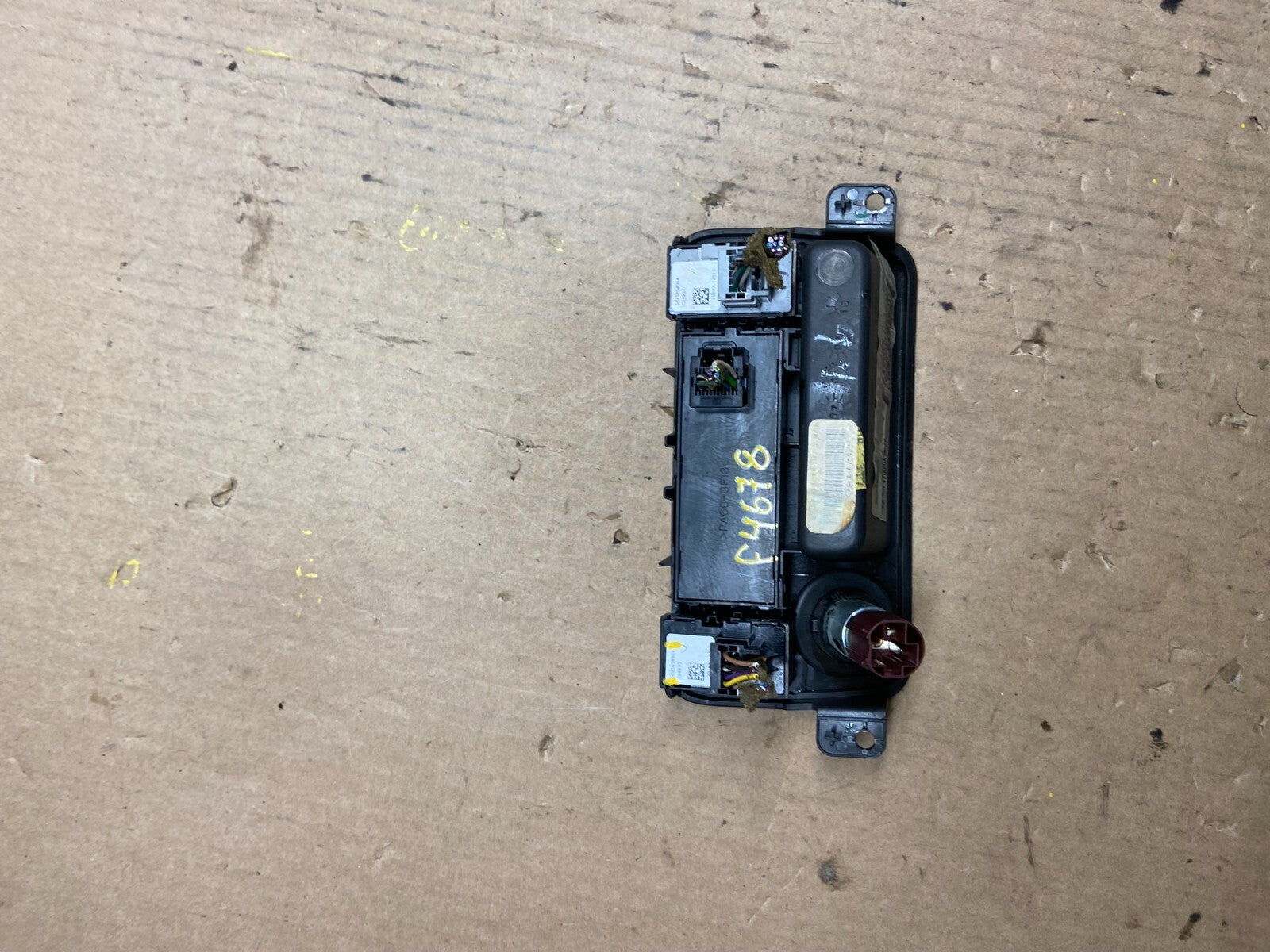 2013 2016 GMC Acadia Center Console Switch Panel Bezel Power Outlet F4678 DG14