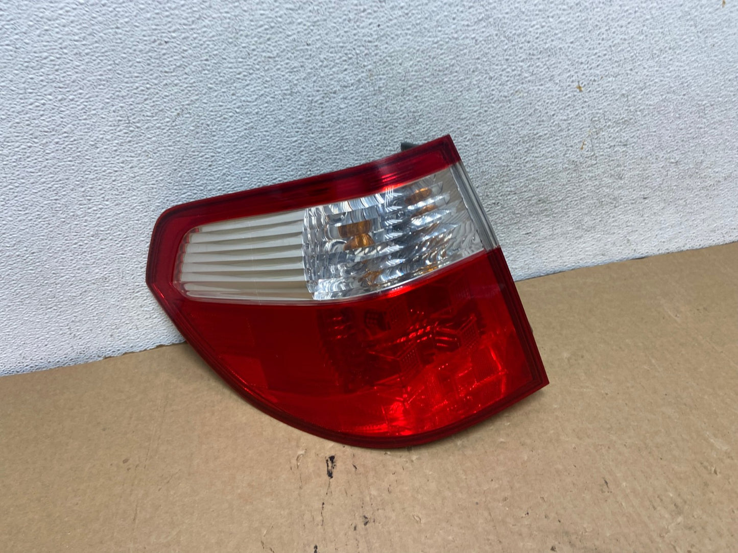2005 2006 2007 Honda Odyssey Left Driver LH Side Tail Light AG2053 LK0