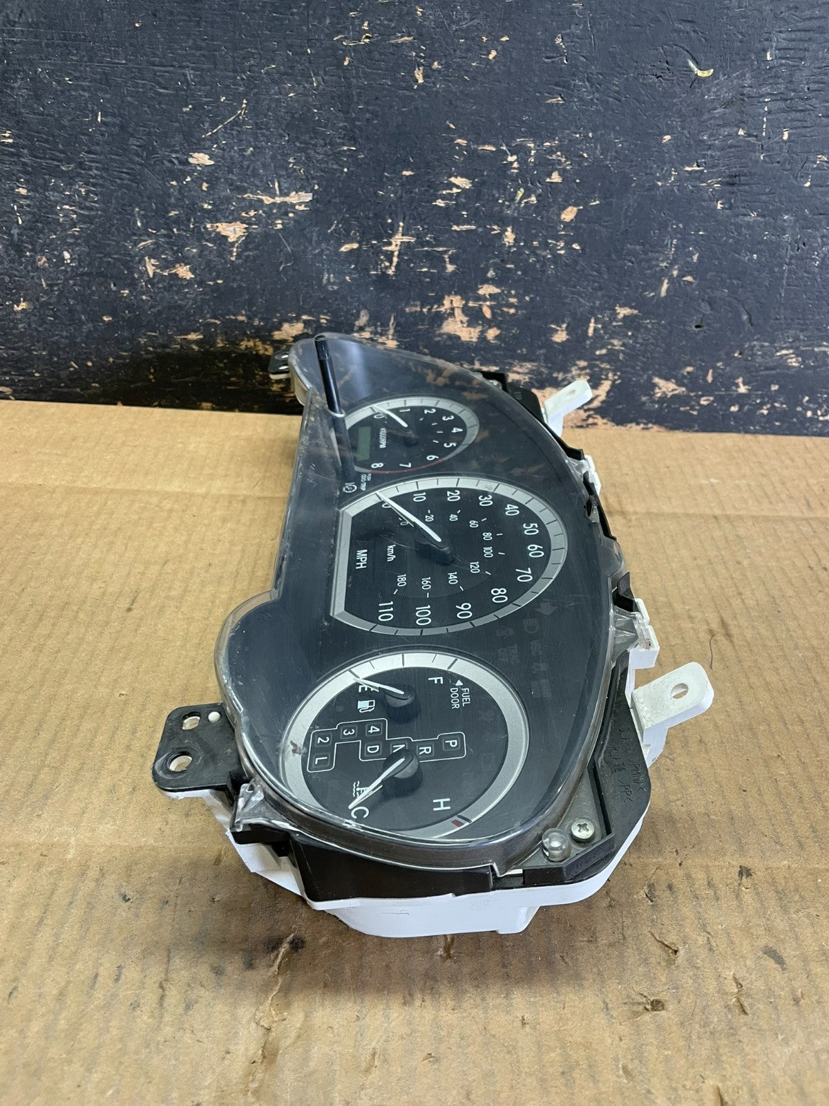 2006  Toyota Sienna Speedometer Cluster Gauge AA9288 DG7