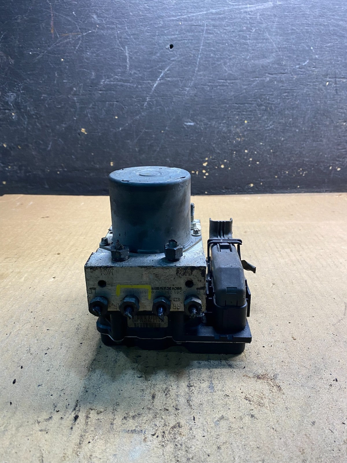 2006 Dodge Durango ABS Anti Lock Brake Pump Z2394 DG2