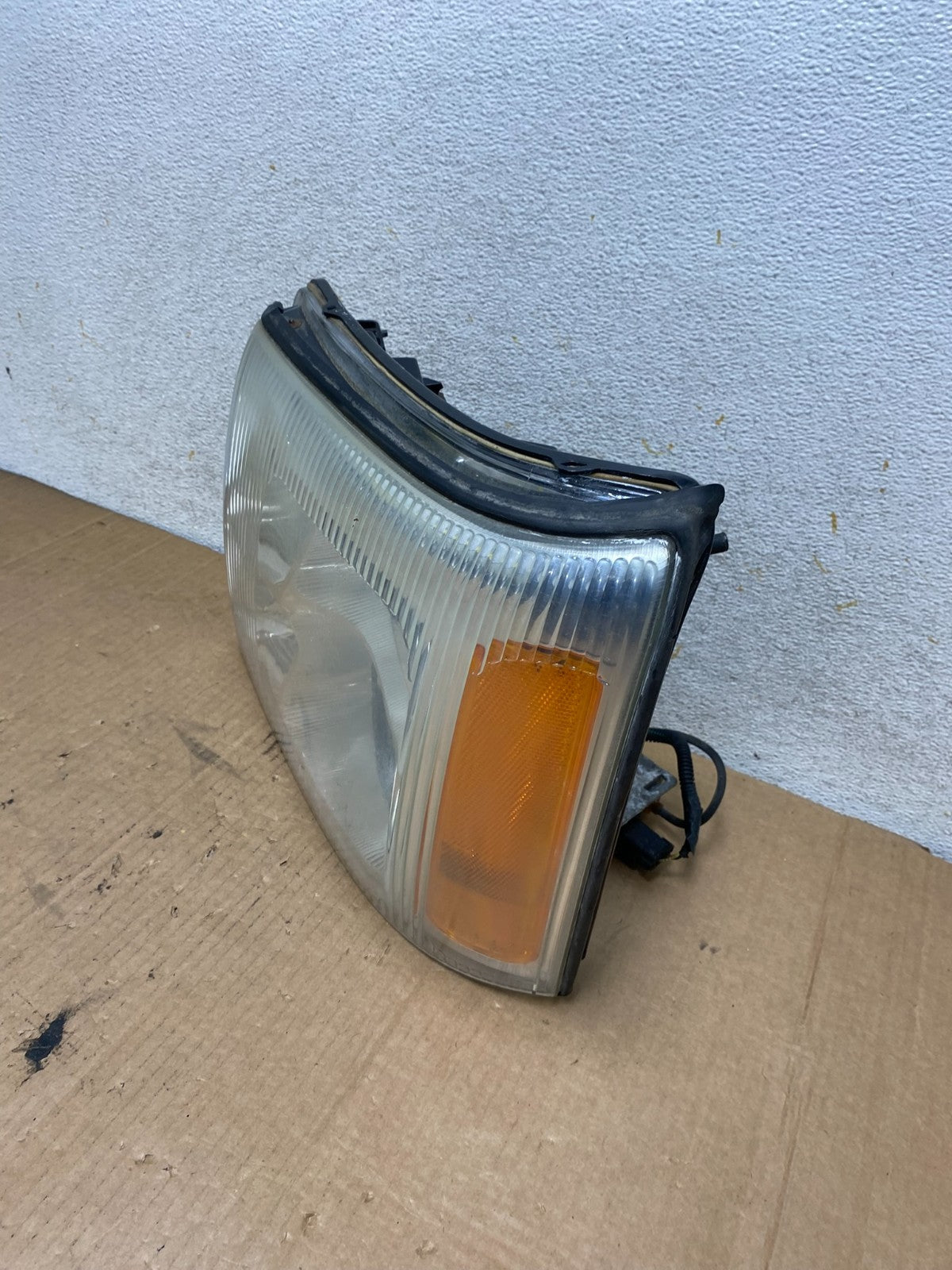 2002 to 2006 Cadillac Escalade Left Driver Lh Xenon HID Headlight AI8817 DW1