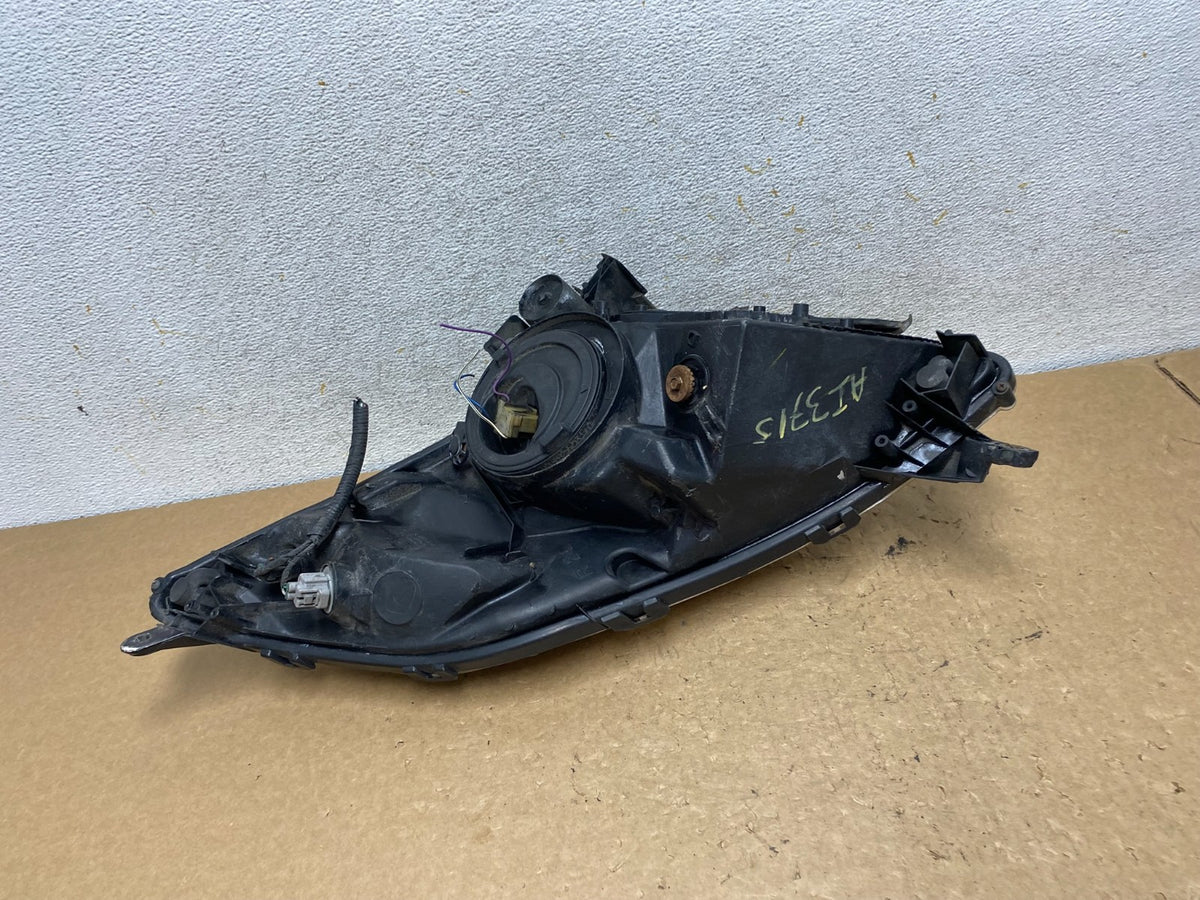2004-2005 Toyota Prius Right Passenger RH Halogen Headlight AI3715 DW9