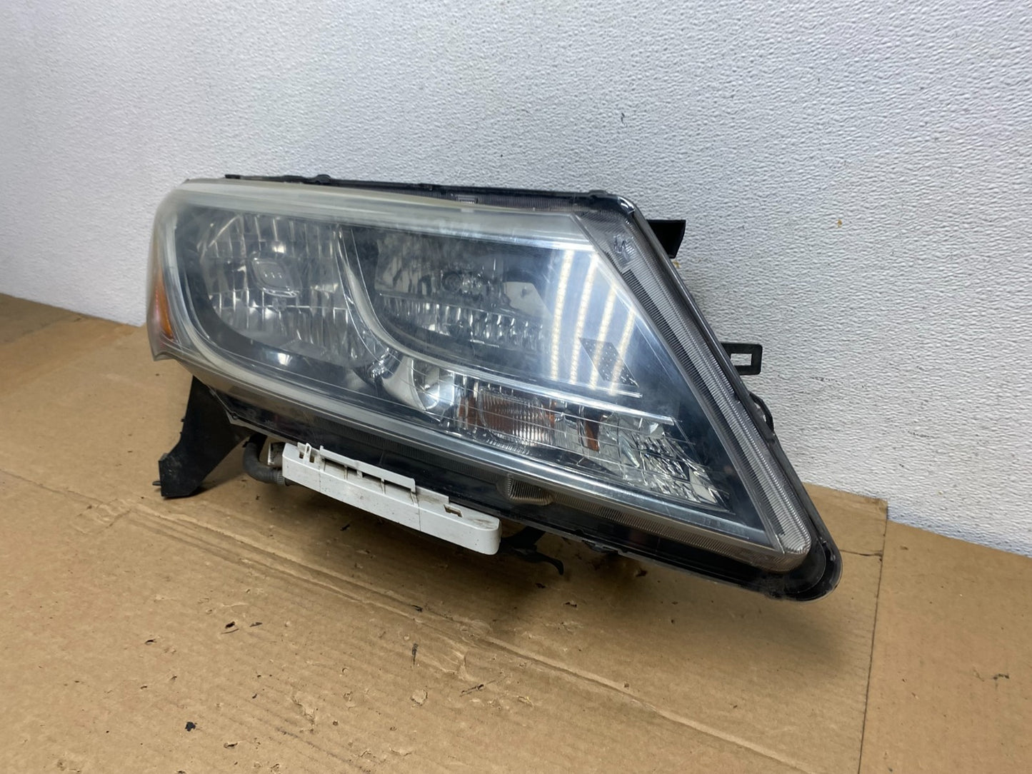 2013 to 2016 Nissan Pathfinder Right Passenger RH Side Headlight AD3953 DW1
