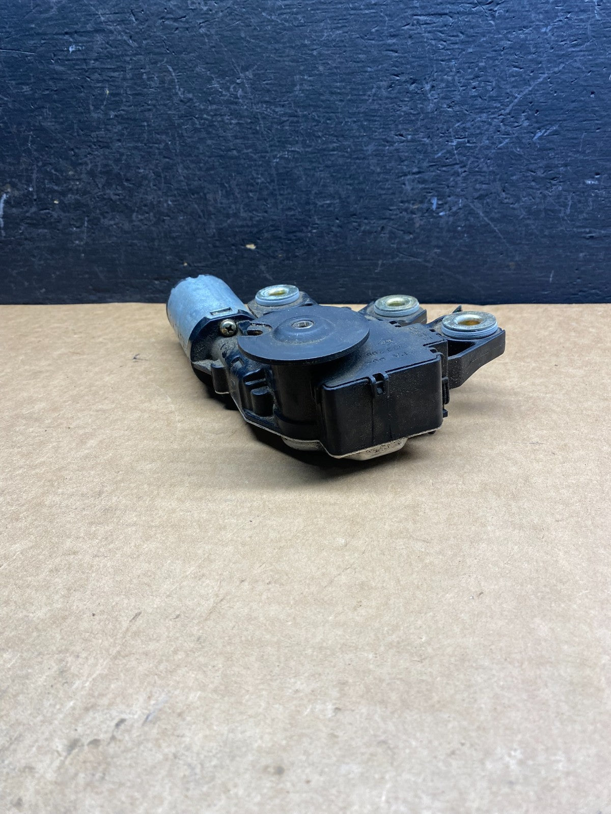 2004 to 2007 Volkswagen Touareg Rear Windshield Wiper Motor ad7503 DG3