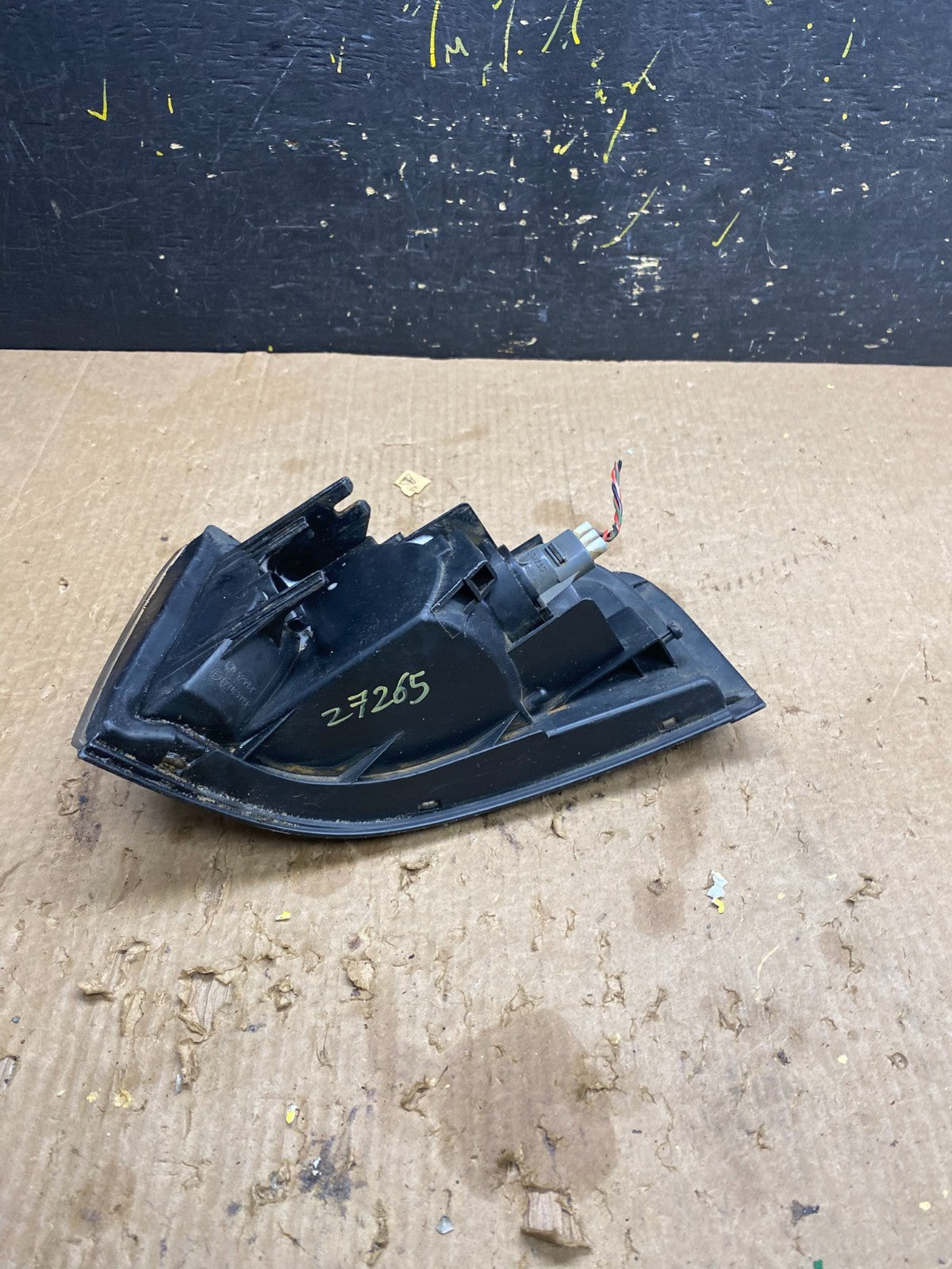 1996 to 1998 Mazda MPV Front Passenger Right Side Turn Signal Z72654