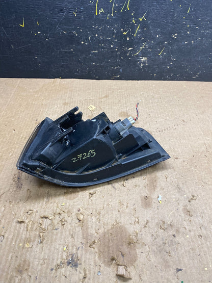 1996 to 1998 Mazda MPV Front Passenger Right Side Turn Signal Z72654