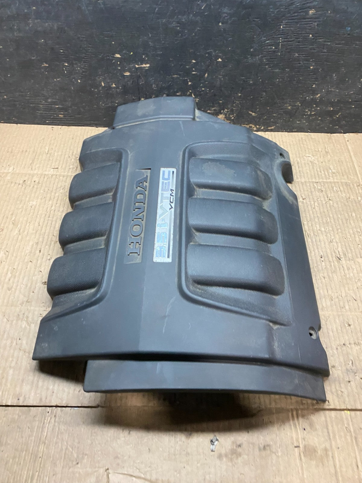 2005 to 2007 Honda Odyssey Black Engine Cover T9552 DG3