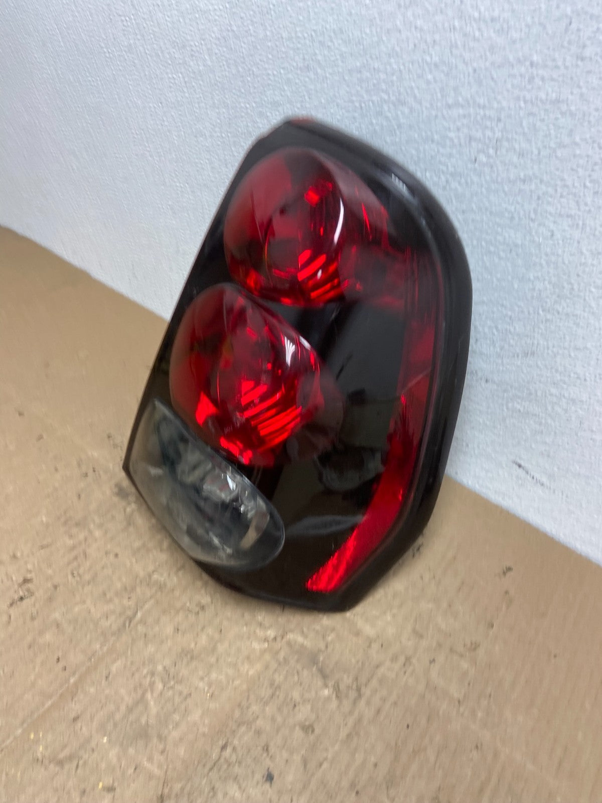 2002 to 2009 Chevrolet Trailblazer Right Passenger Rh Tail Light AB8556 DW1