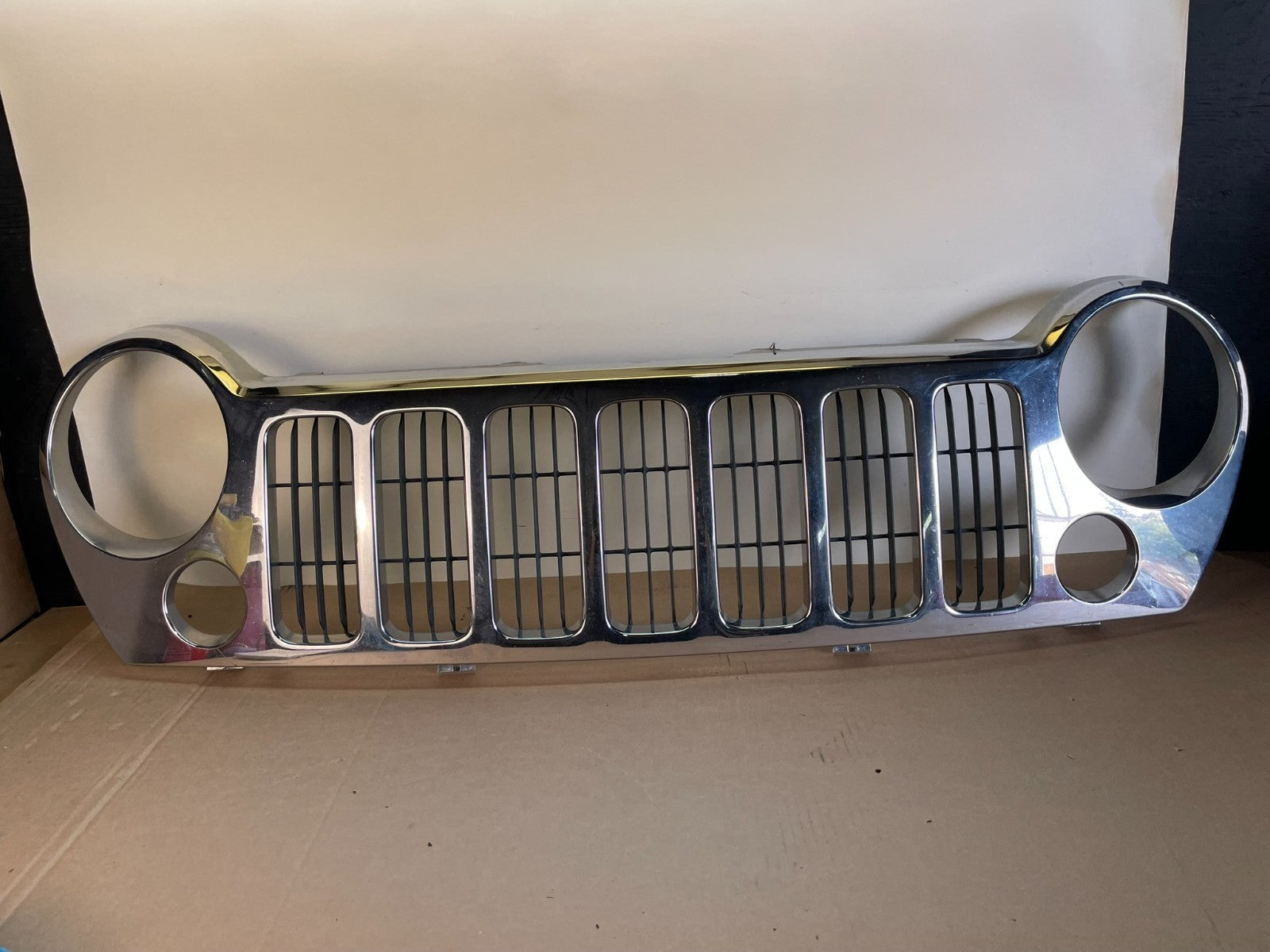 2005 to 2007 Jeep Liberty Front Upper Grill Grille AG0988 DG0