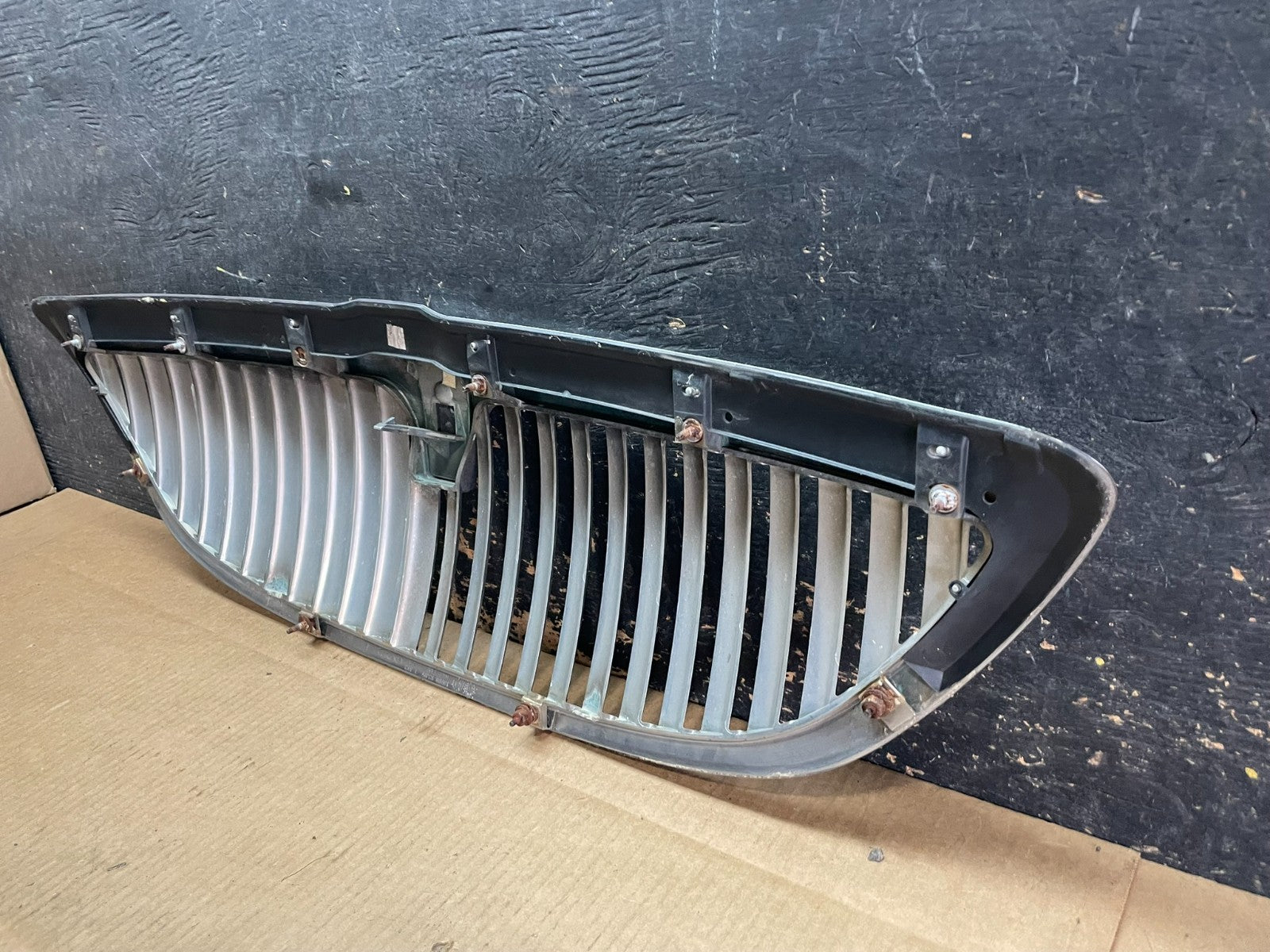 2003 to 2011 Lincoln Town Car Front Upper Grille Grill Chrome W/Emblem AA9142 DG7