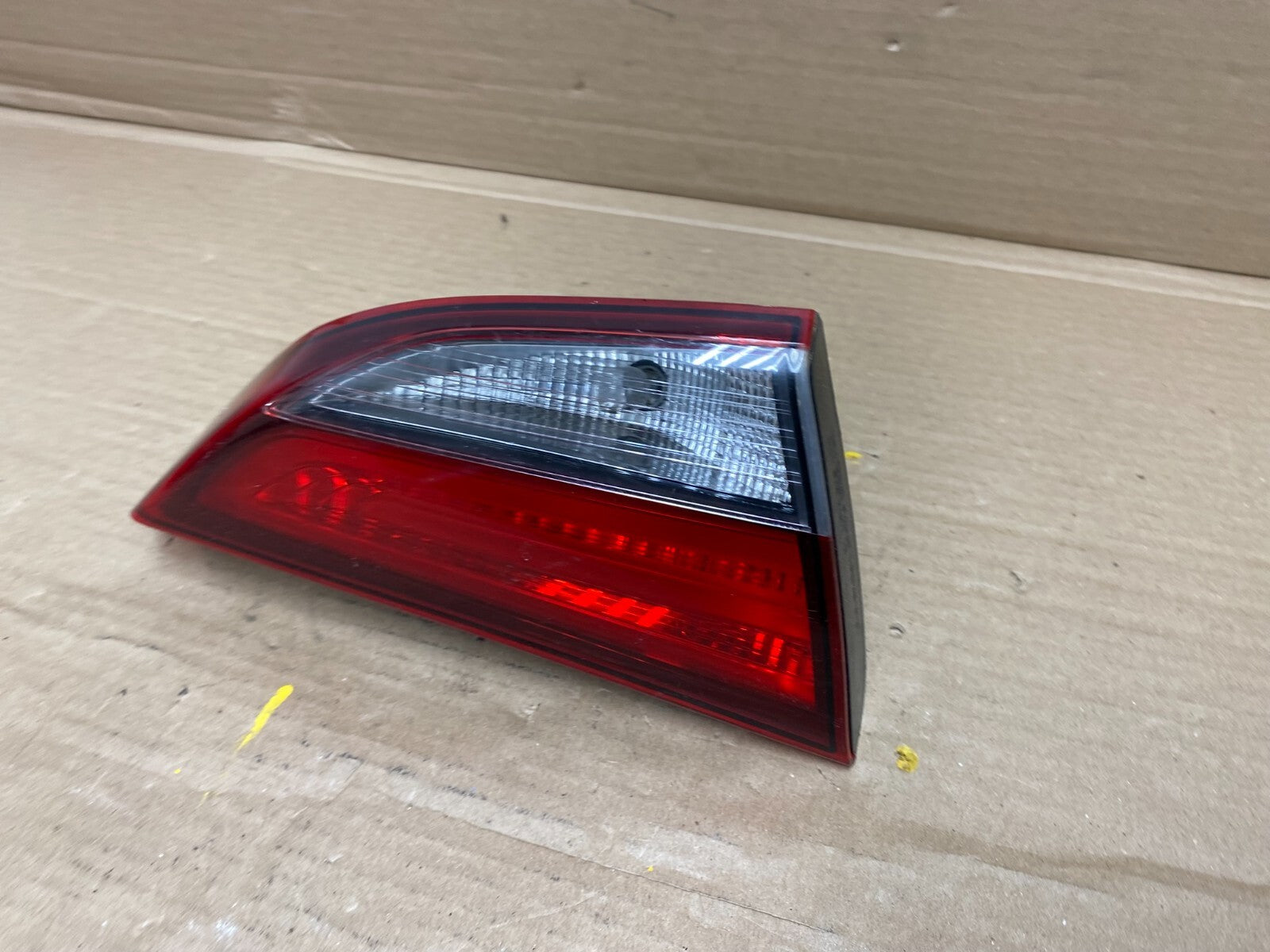 2015 to 2017 Chrysler 200 Sedan Left Driver Side Inner Tail Light Oem O2487 DW1