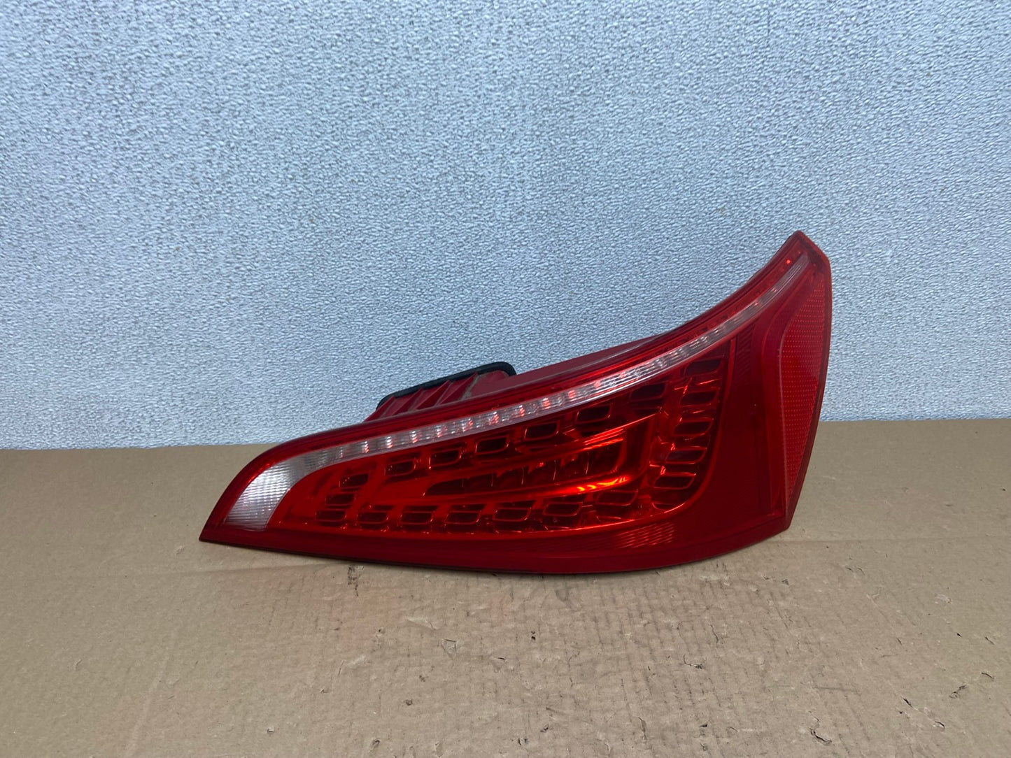 2009 to 2012 Audi Q5 Right Passenger RH Side Tail light Oem AB6253 LK0
