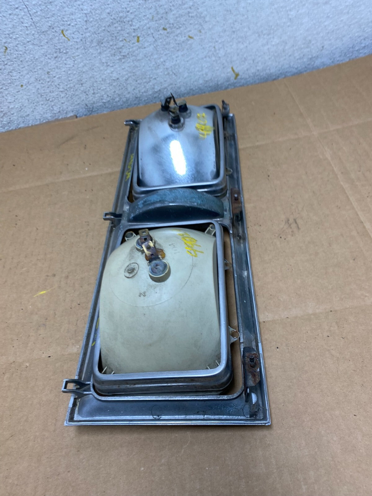 1980 to 1989 Lincoln Town Car Left Or Right HeadLight E0VB-130520-AH N40618
