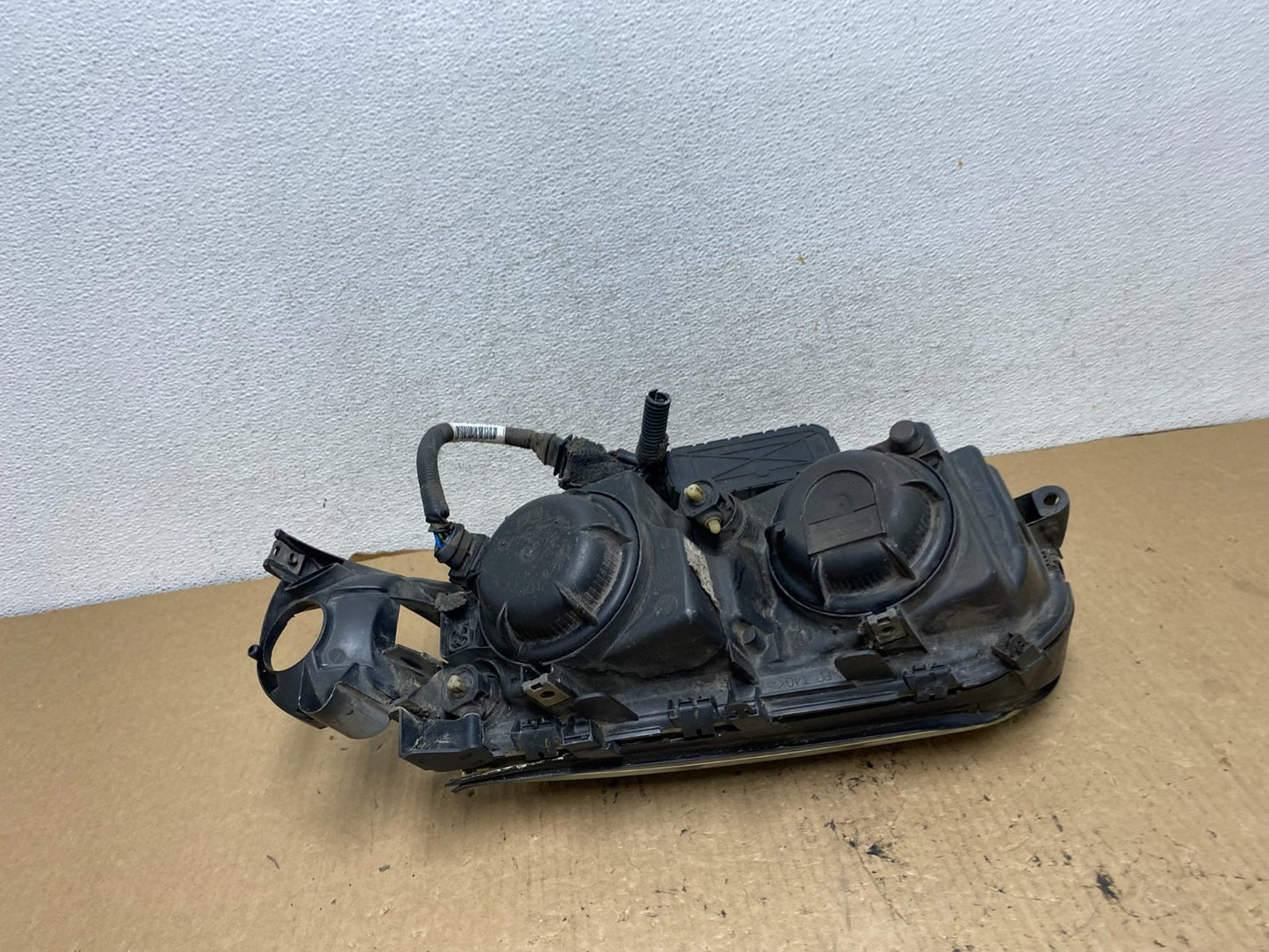 2004 2005 2006 Volvo S80 Right Passenger RH Side Halogen Headlight AG2293 DW5