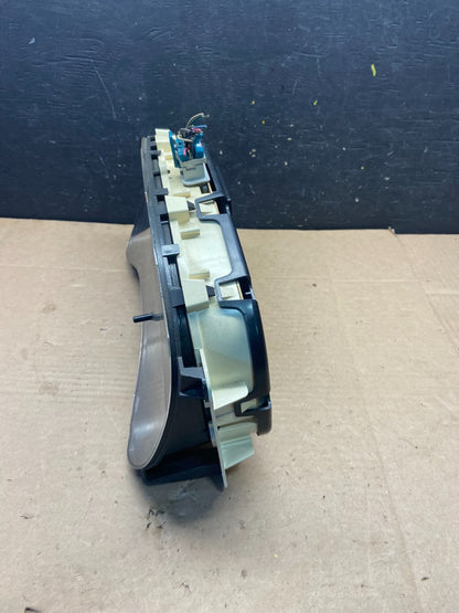 2002 GMC Yukon Speedometer Cluster Gauge Q2234 DG2