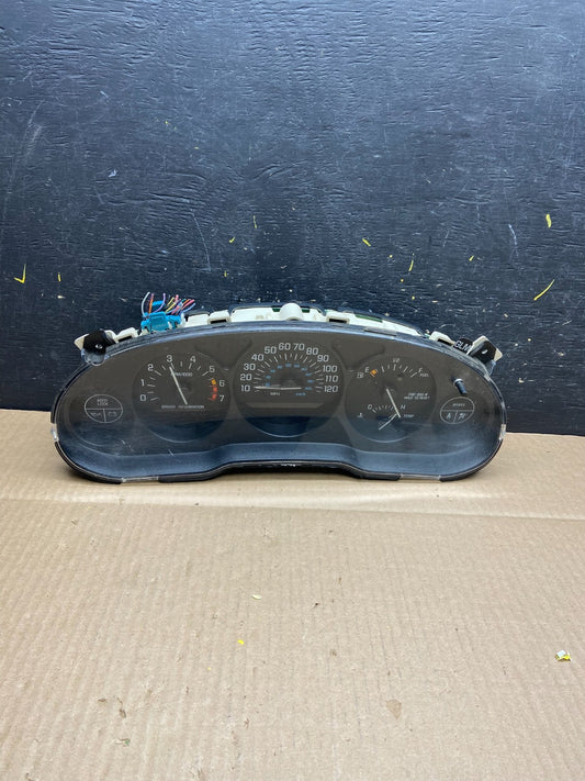 2000 to 2005 Buick Regal Dash Speedometer Cluster Gauge Oem u5941 DG0