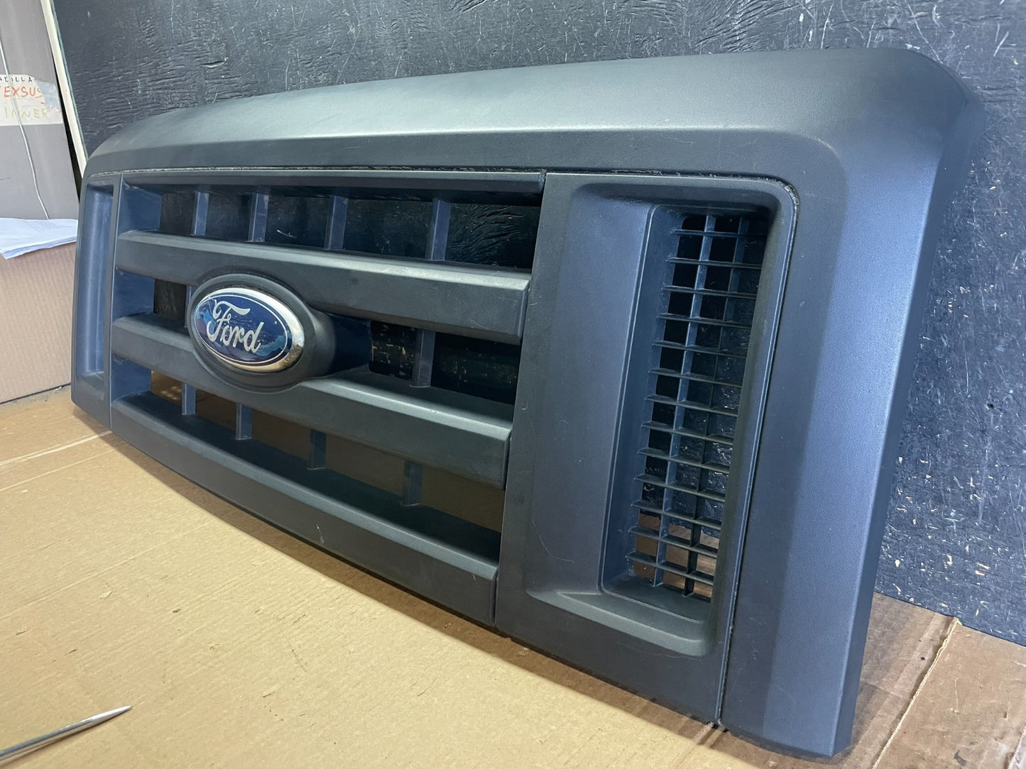 2008 to 2014 Ford Econoline E150 E250 Front Upper Chrome Grill Grille ab2992 DG1