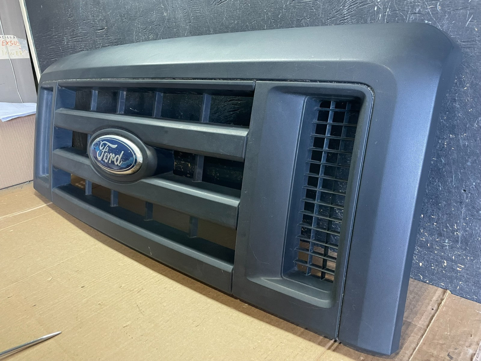 2008 to 2014 Ford Econoline E150 E250 Front Upper Chrome Grill Grille ab2992 DG1