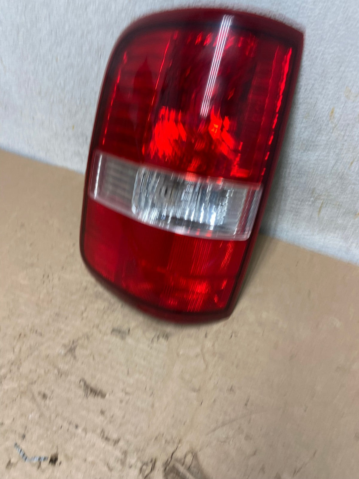 2004 to 2008 Ford F150 F-150 Left Driver LH Side Tail Light AI1138 LK1