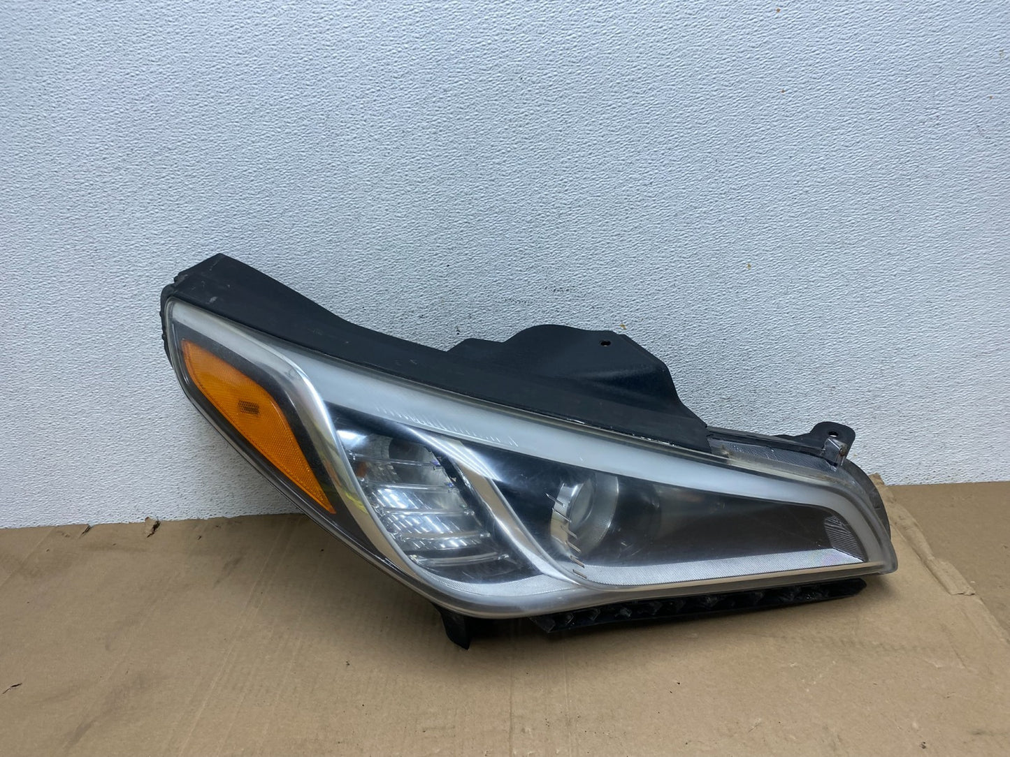 2015-2017 Hyundai Sonata Right Passenger RH Side Halogen Headlight AE9083 DW0