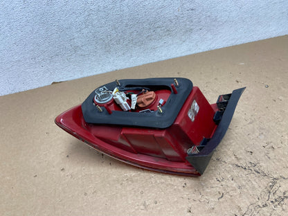 20004 to 2006 Hyundai Elantra Hatchback Left Driver Side Tail Light AF82275