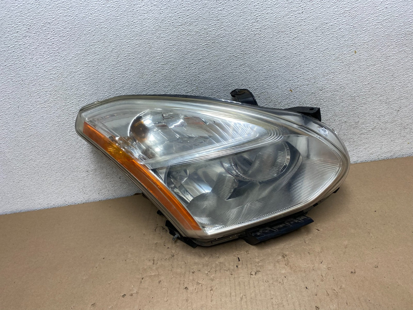 2009-2013 Nissan Rogue Right Passenger Xenon HID Headlight AG6754 DW0