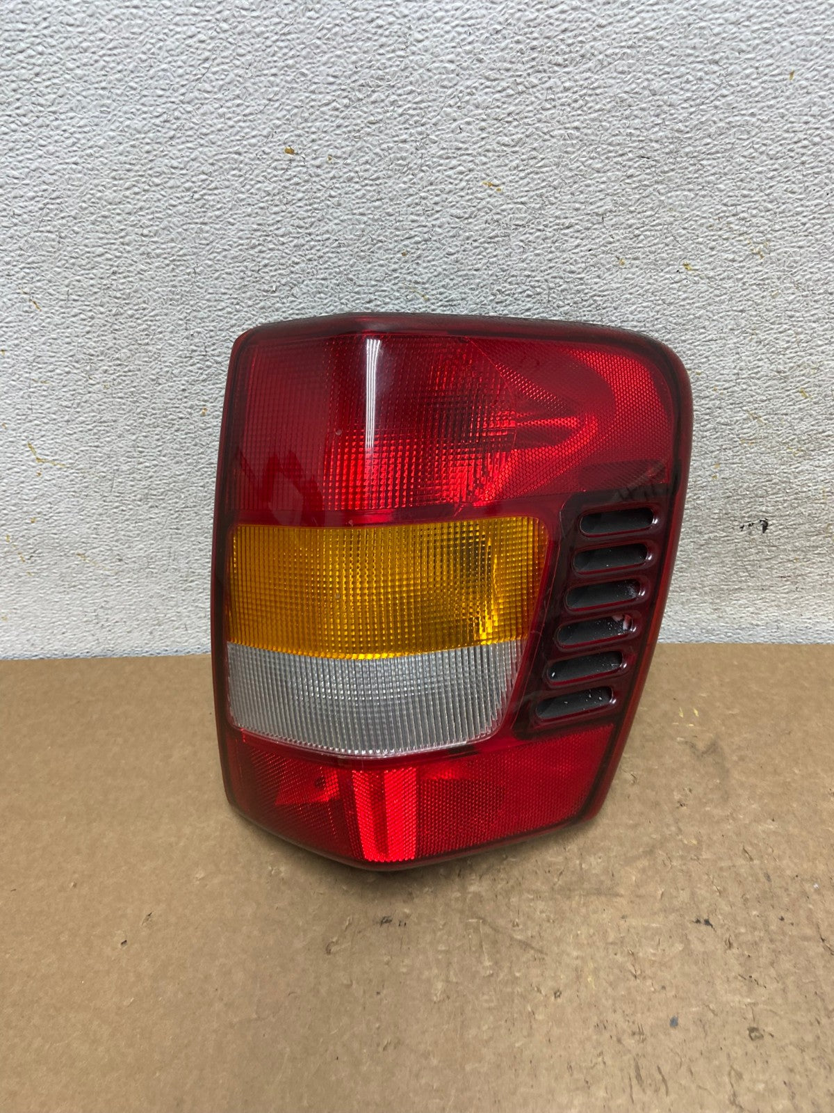 1999-2004 Jeep Grand Cherokee WJ Right Passenger Rh Tail Light AI3635 LK0