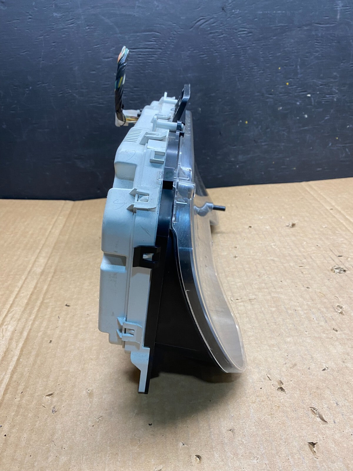 2011 Ford E150 E250 E350 VAN Gauge Speedometer Cluster H8099 DG13