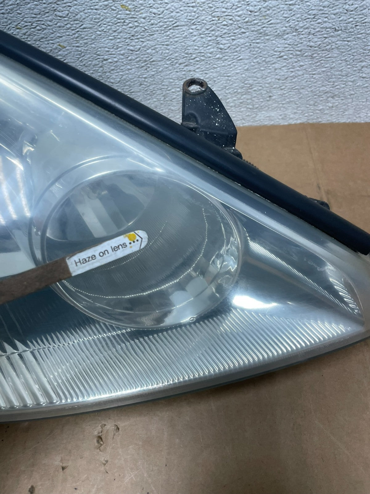 2004-2005 Toyota Sienna Driver Right Passenger Halogen Headlight OEM Q6742 DW11