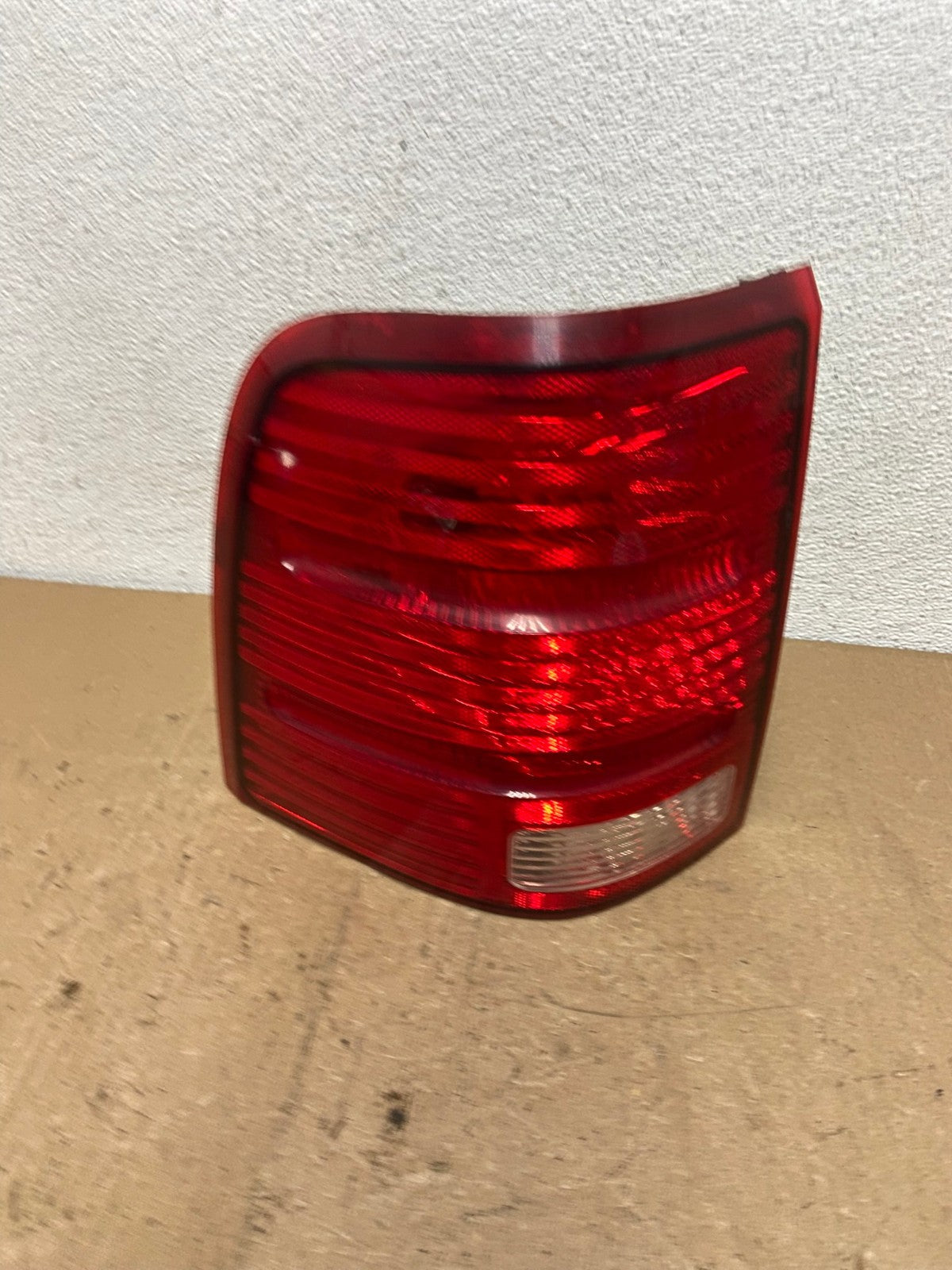 2002 to 2005 Ford Explorer Left Driver Lh Side Tail light AC5977 LK0