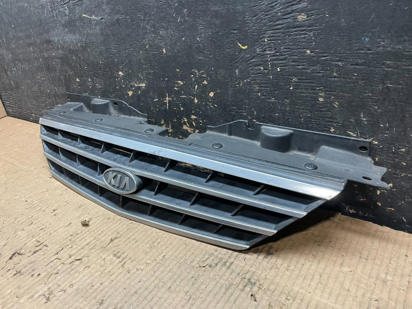 2000 to 2004 Kia Spectra Sedan Front Grill Grille Y6562 PS2