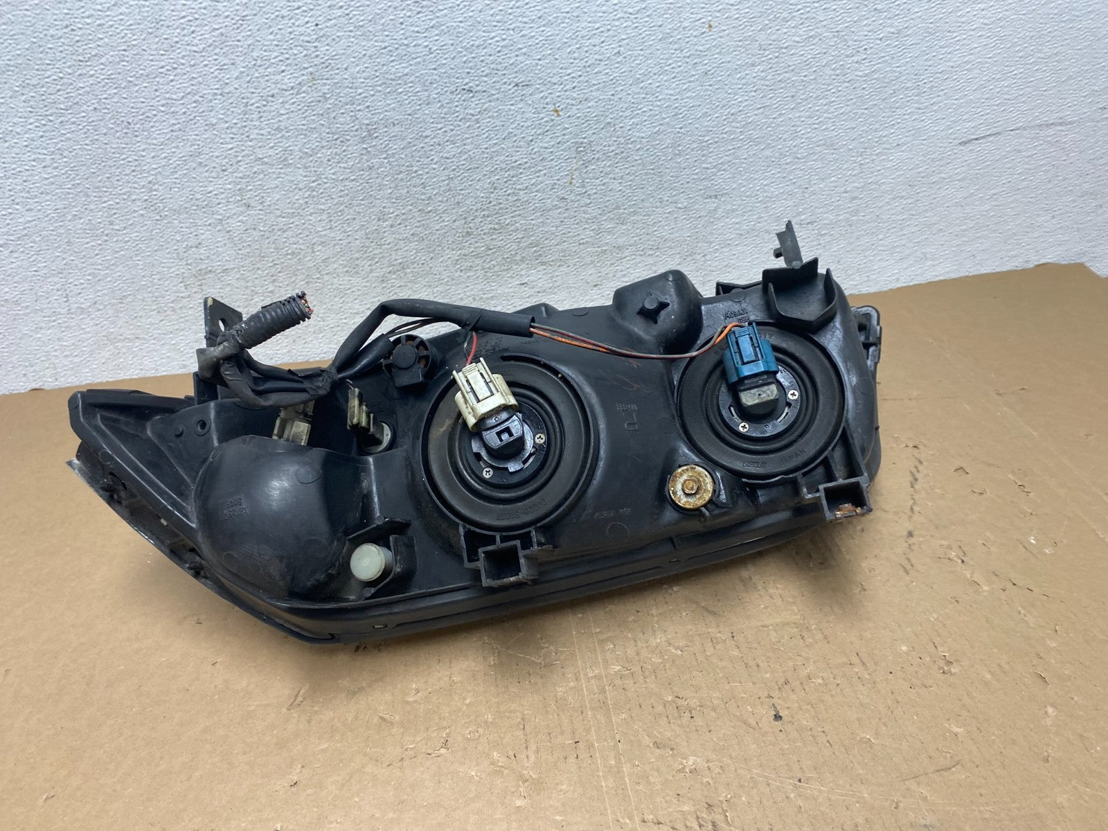 2001 to 2003 Acura MDX Passenger Right RH Headlight AD8040 DW5
