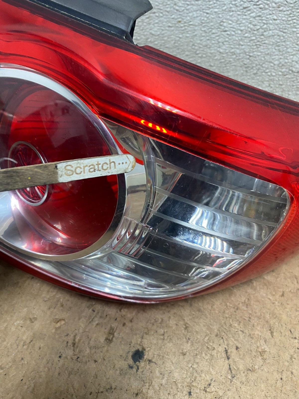 2010 to 2012 Hyundai Santa Fe Right Passenger RH Tail Light OEM S7639 DW3
