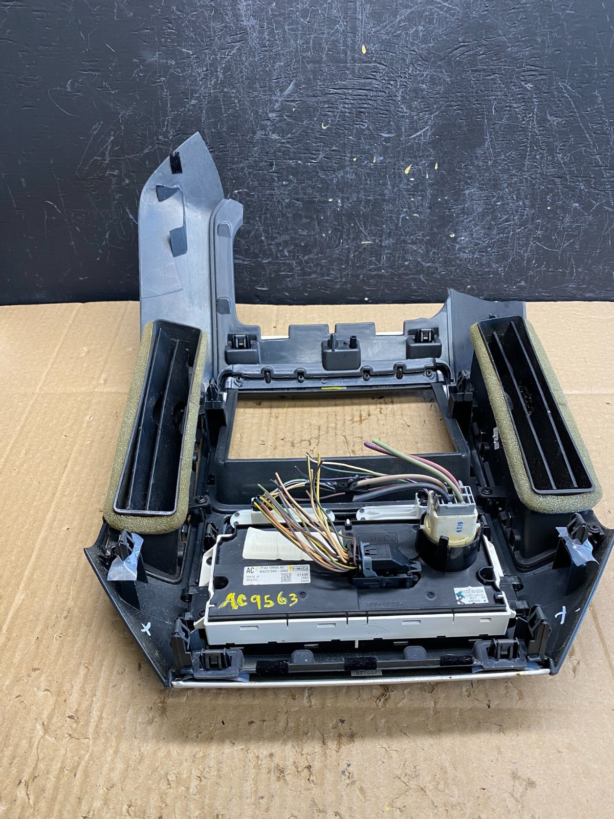 2007 - 2010 Ford Edge Heater Climate Control Radio Control Dash Bezel ac9563 DG6