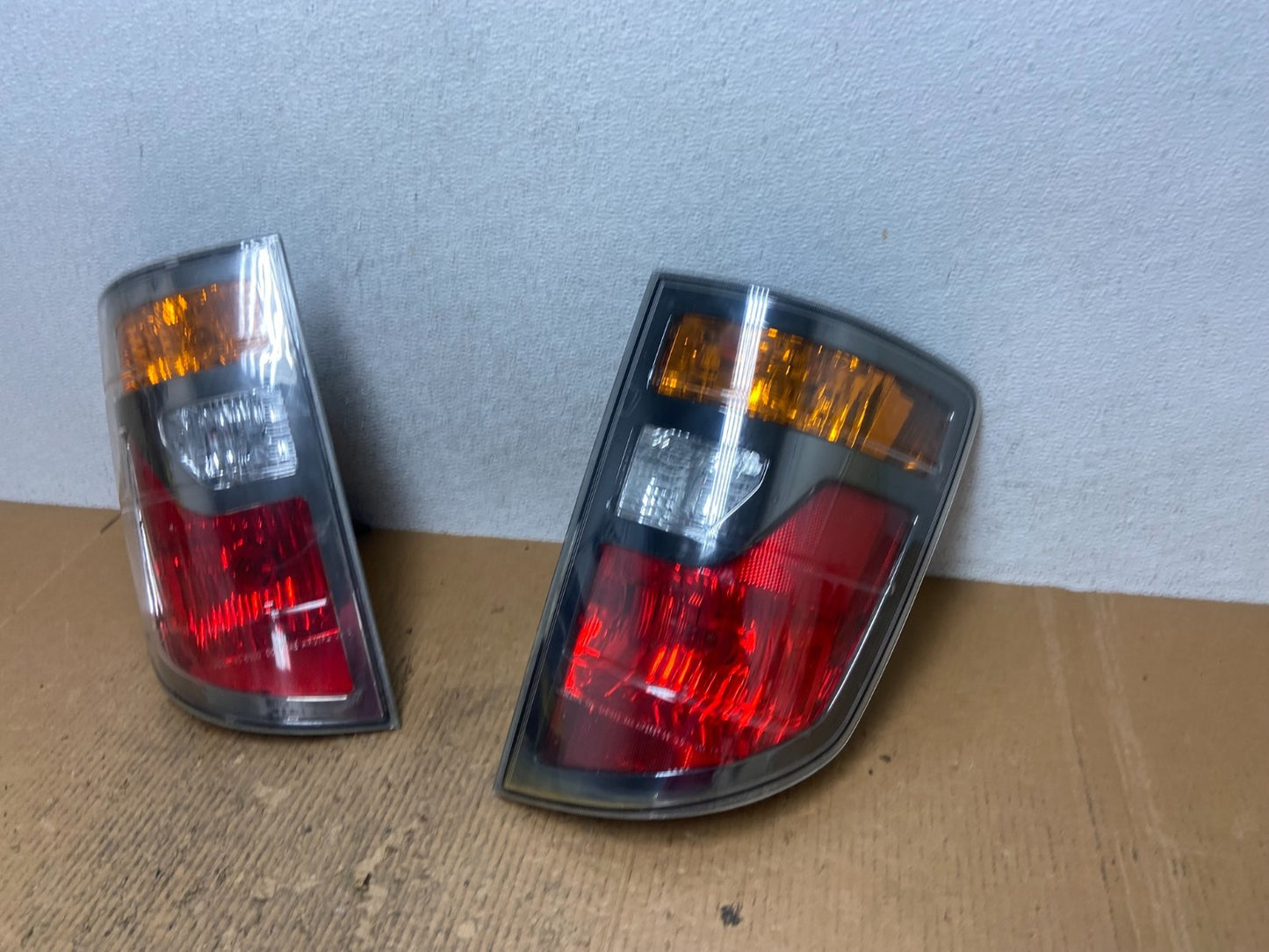 2006 to 2008 Honda Ridgeline Left+Right Side Tail Lights AE2831 DW1