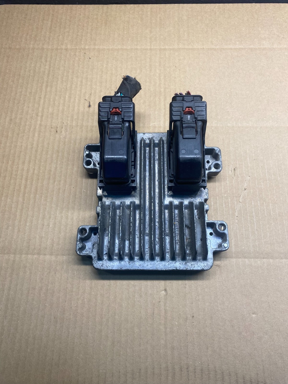 2010 to 2013 Chevrolet Silverado Yukon Engine Control Module ECM ECU AC9022 DW0