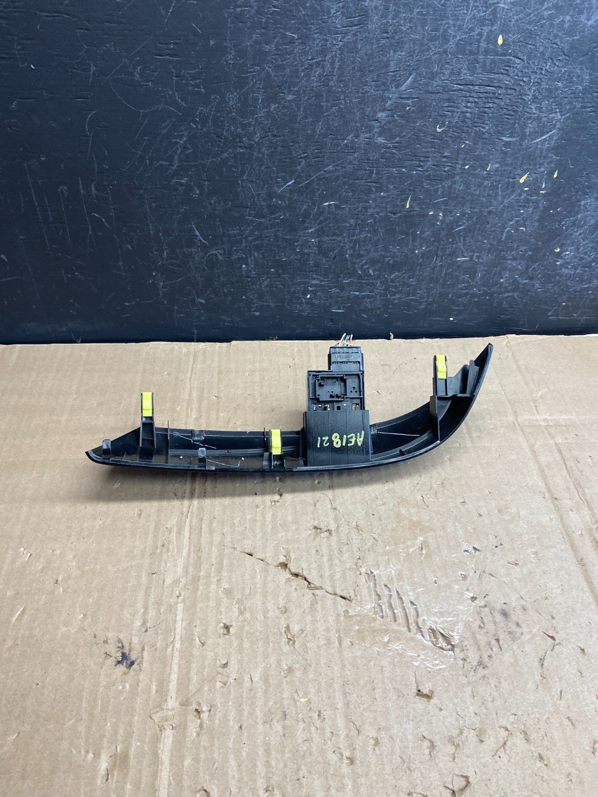 2004 to 2010 Toyota Sienna Right Side Radio Switches Bezel Trim AE1821 DG3