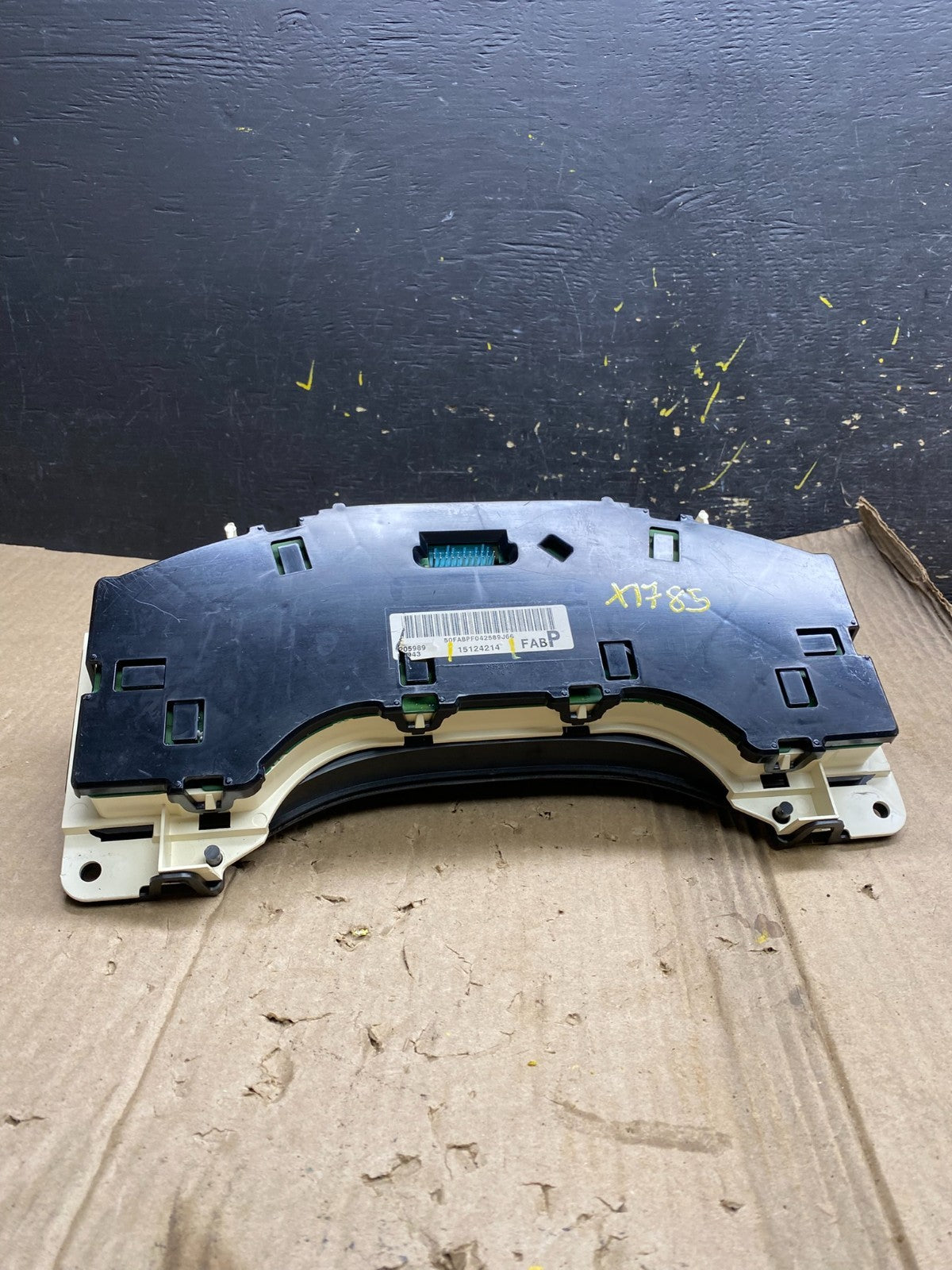 2004 to 2007 Chevrolet Express Speedometer Cluster Gauge OEM  x1785 DG7