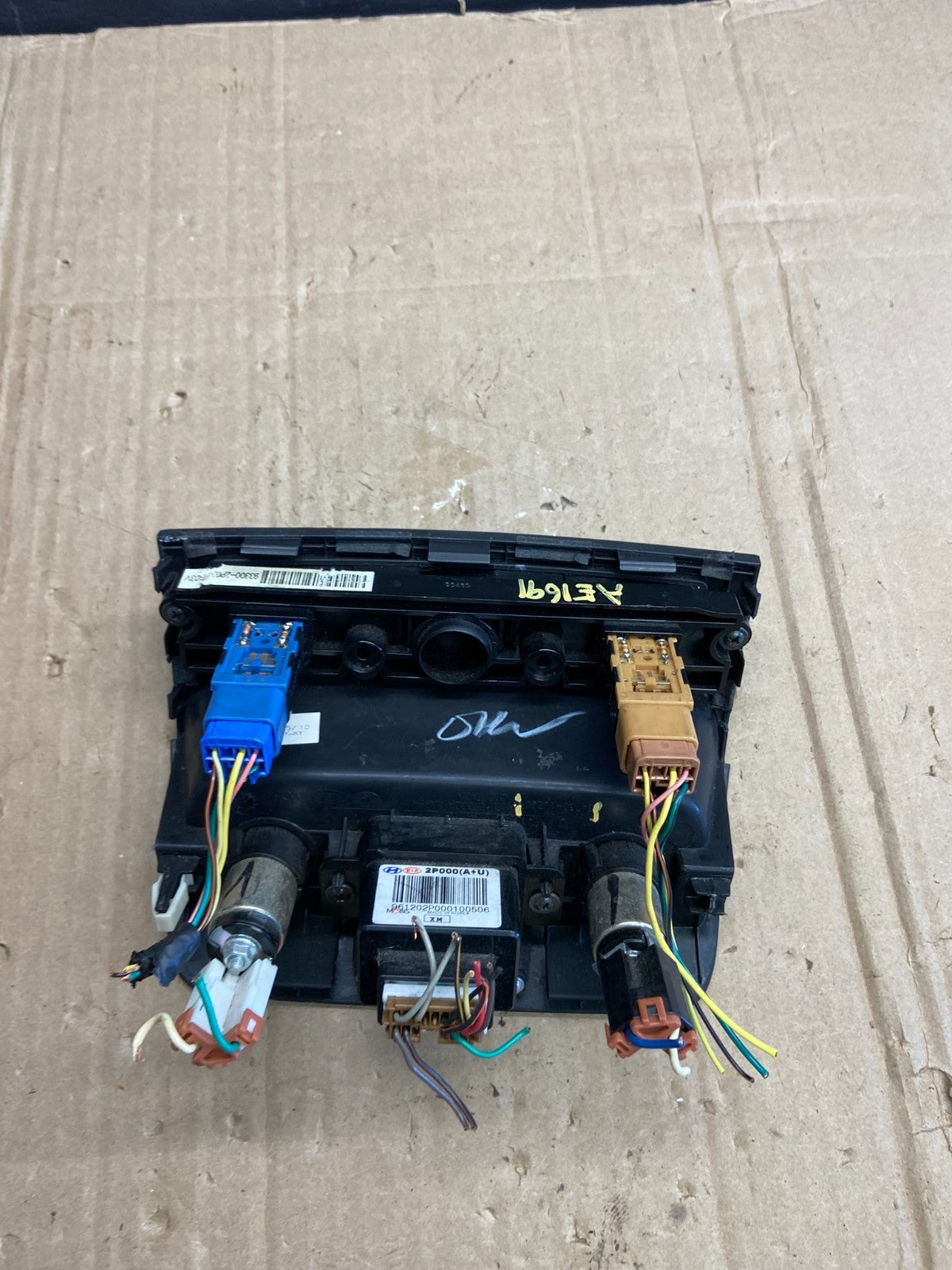 2011-2013 Kia Sorento Center Seat Heater Switches Aux USB Power Outlet AE1691 DG4